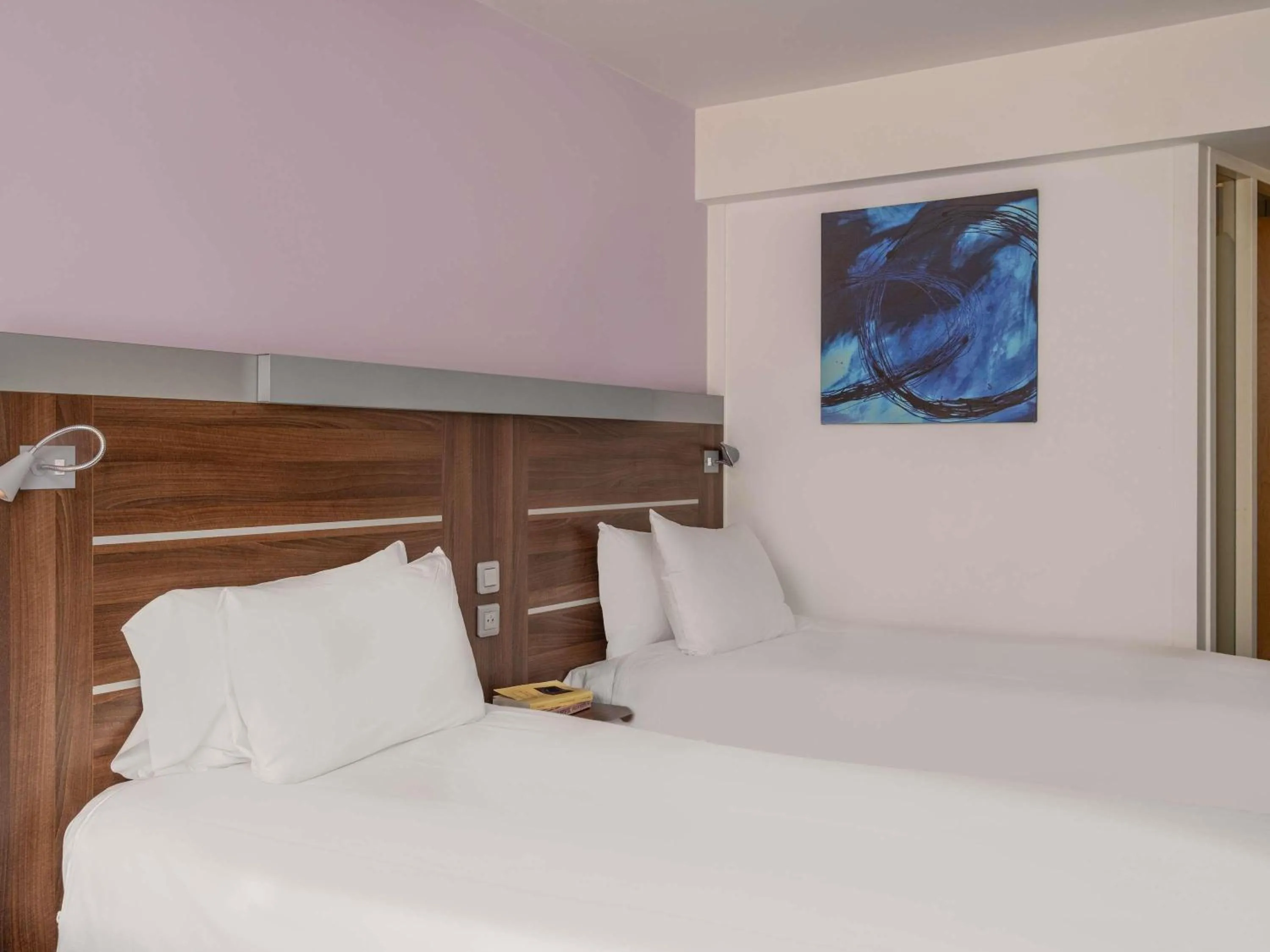 Bedroom, Bed in Hôtel Marseille Centre Gare Saint-Charles