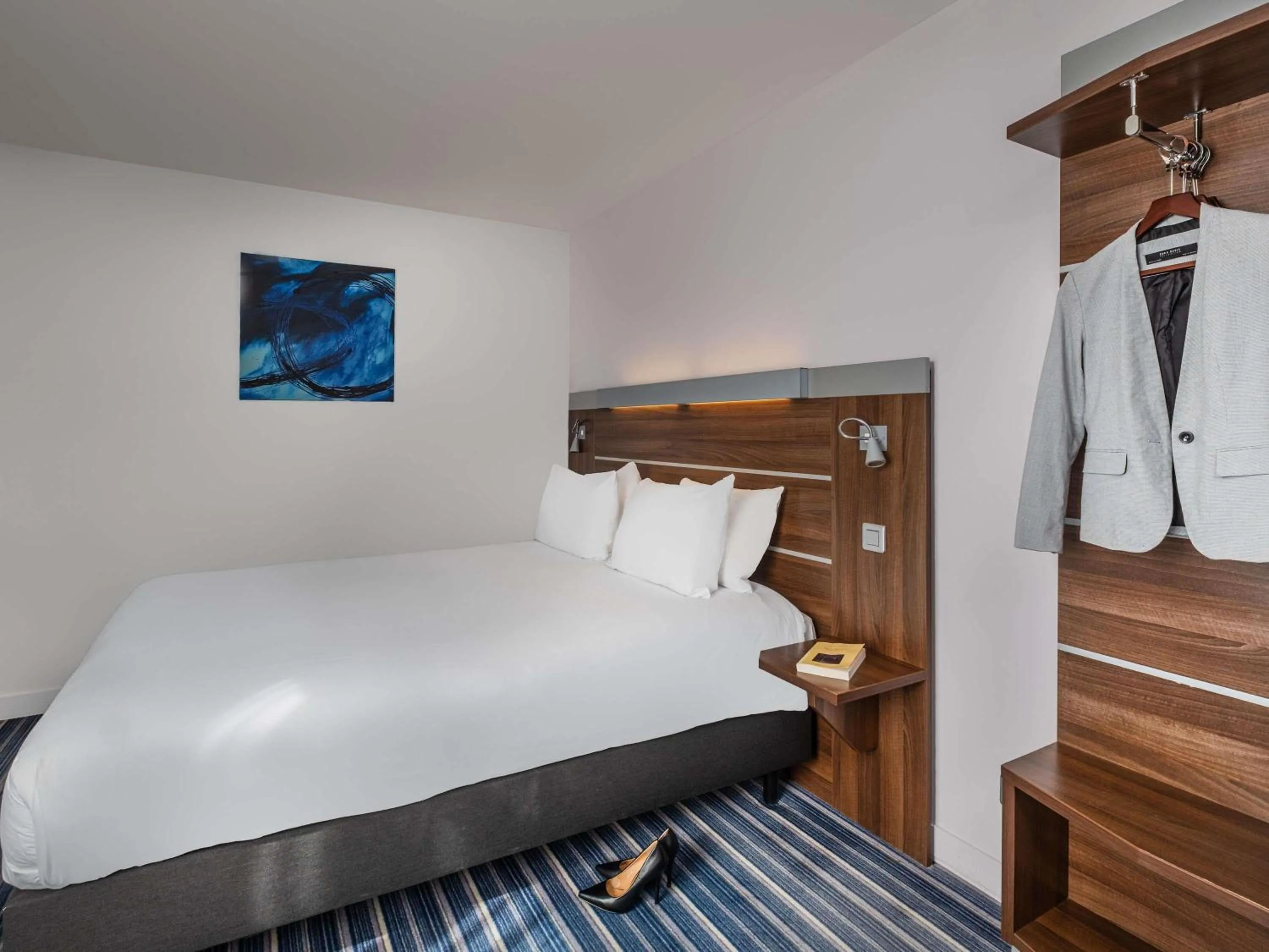 Bedroom, Bed in Hôtel Marseille Centre Gare Saint-Charles