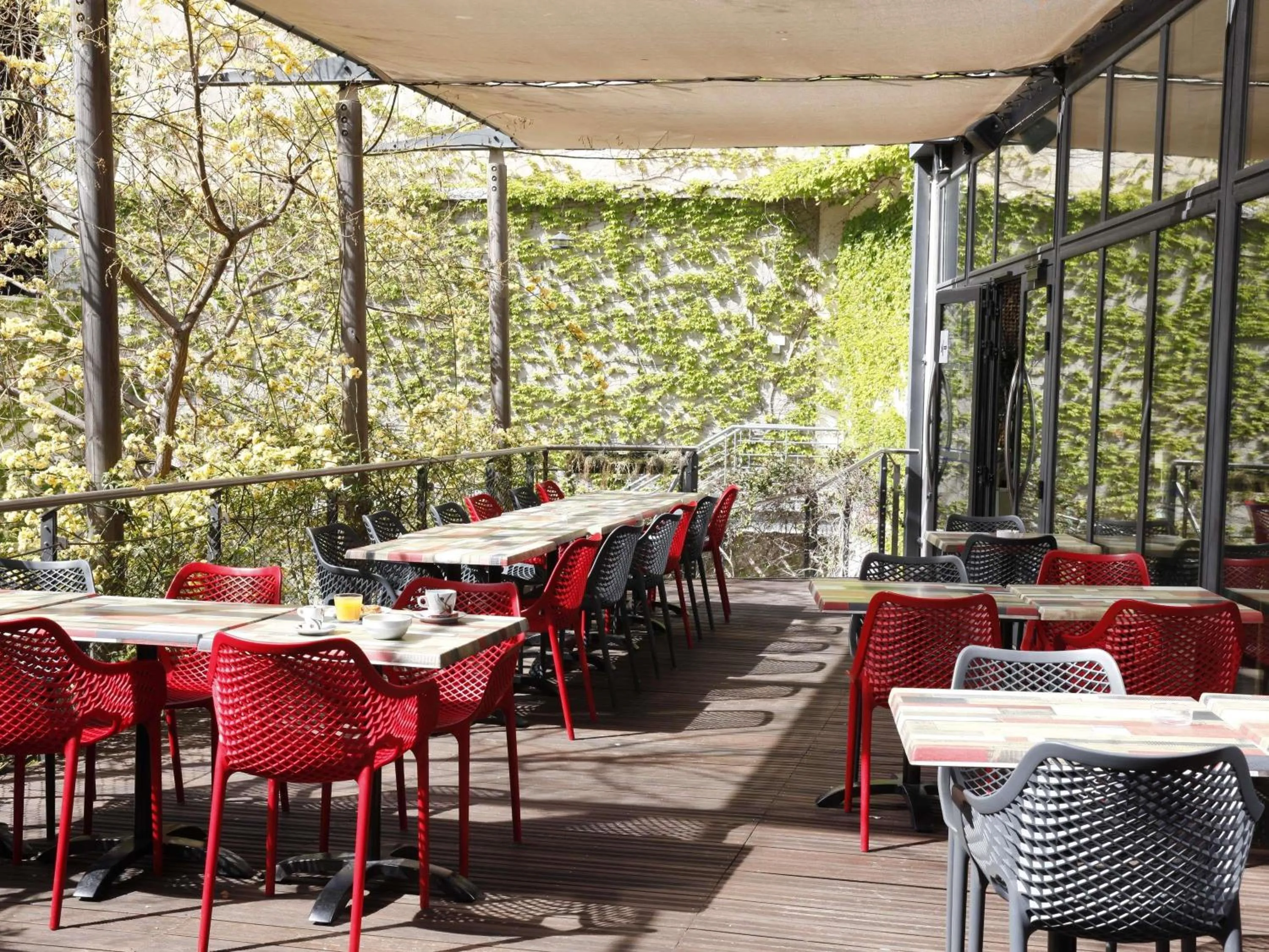 Property building in Hôtel Marseille Centre Gare Saint-Charles