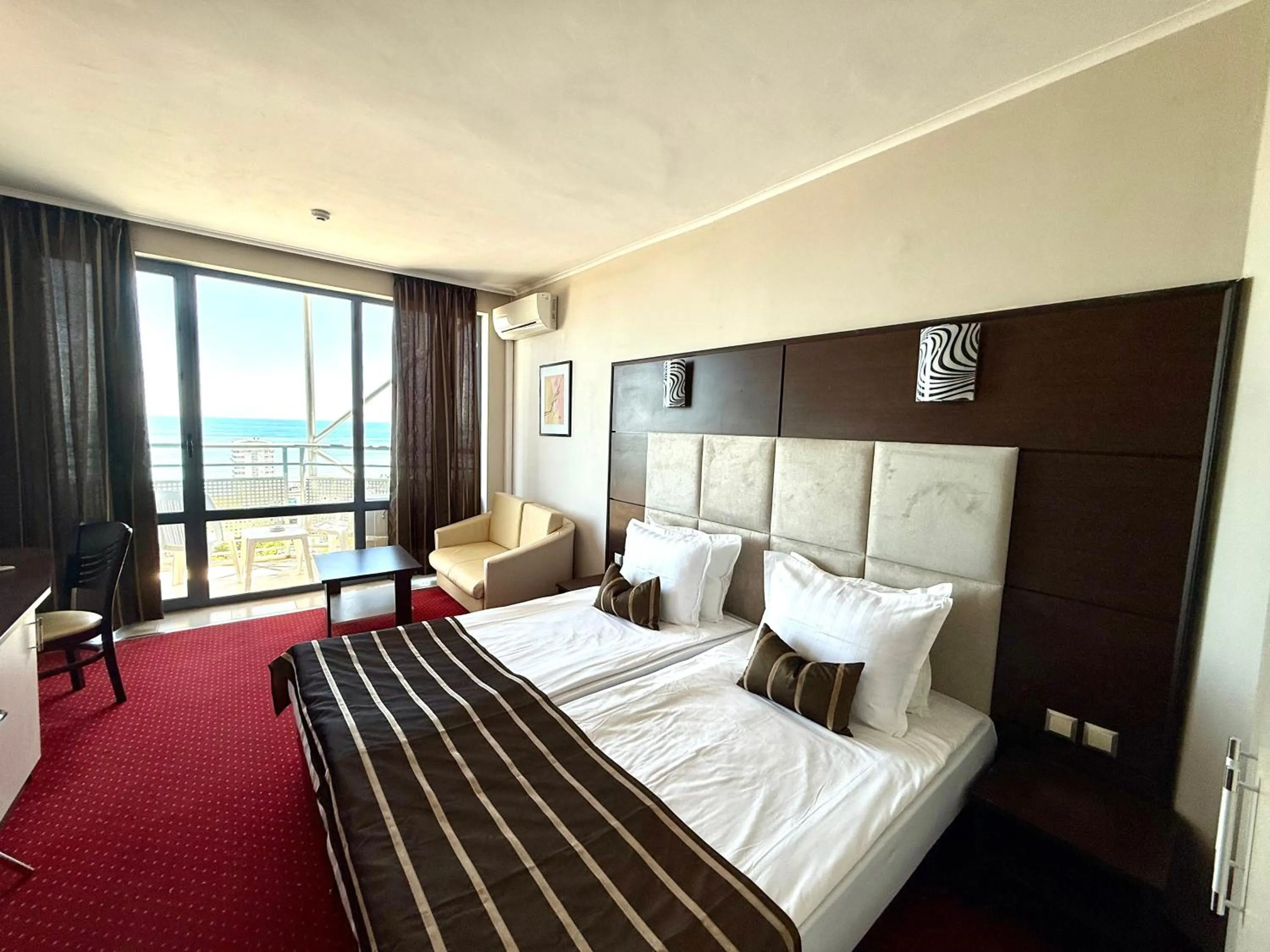 Photo of the whole room, Bed in Hotel Rеgina - Golden Sands All Inclusive