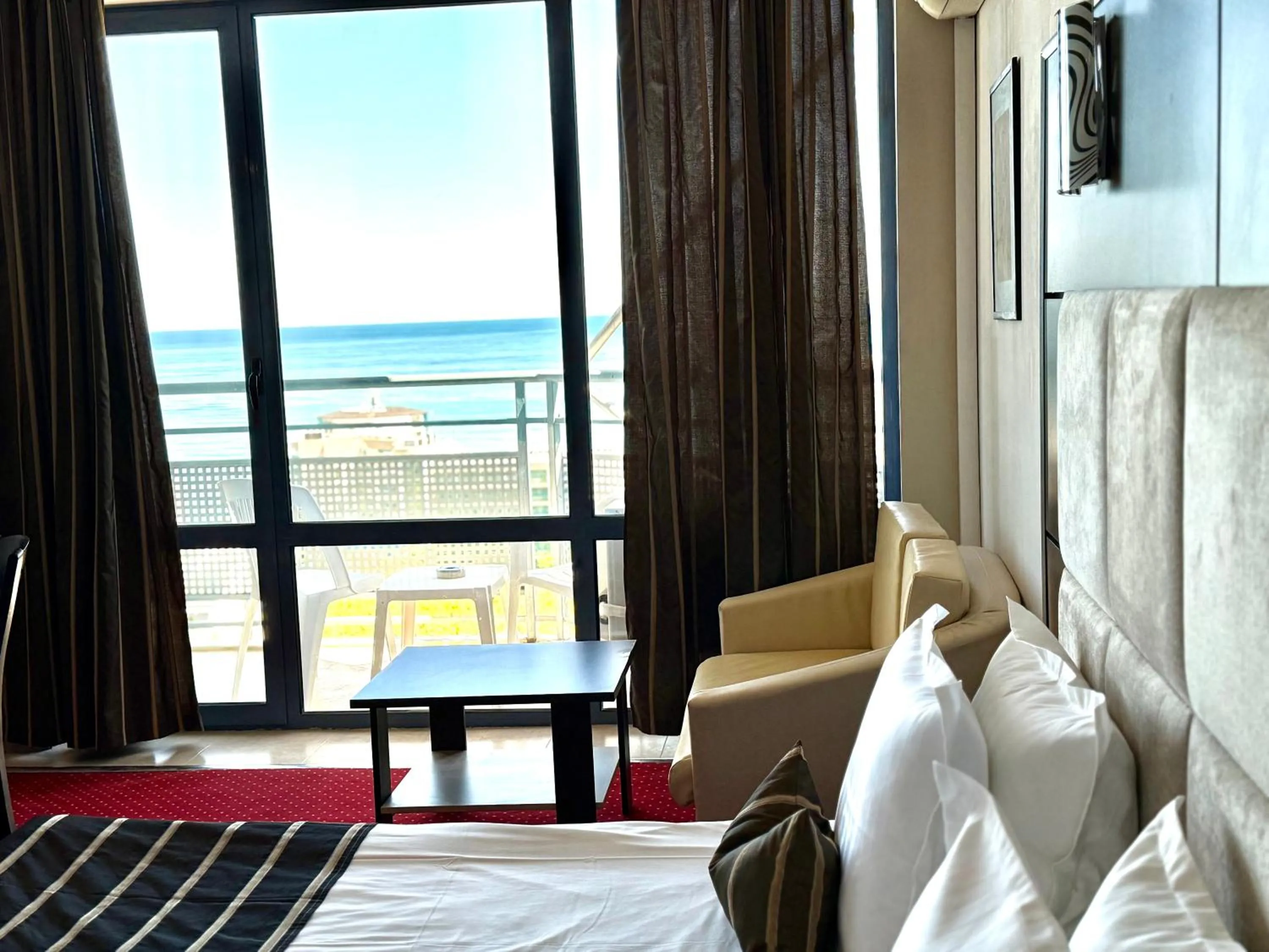 View (from property/room), Bed in Hotel Rеgina - Golden Sands All Inclusive