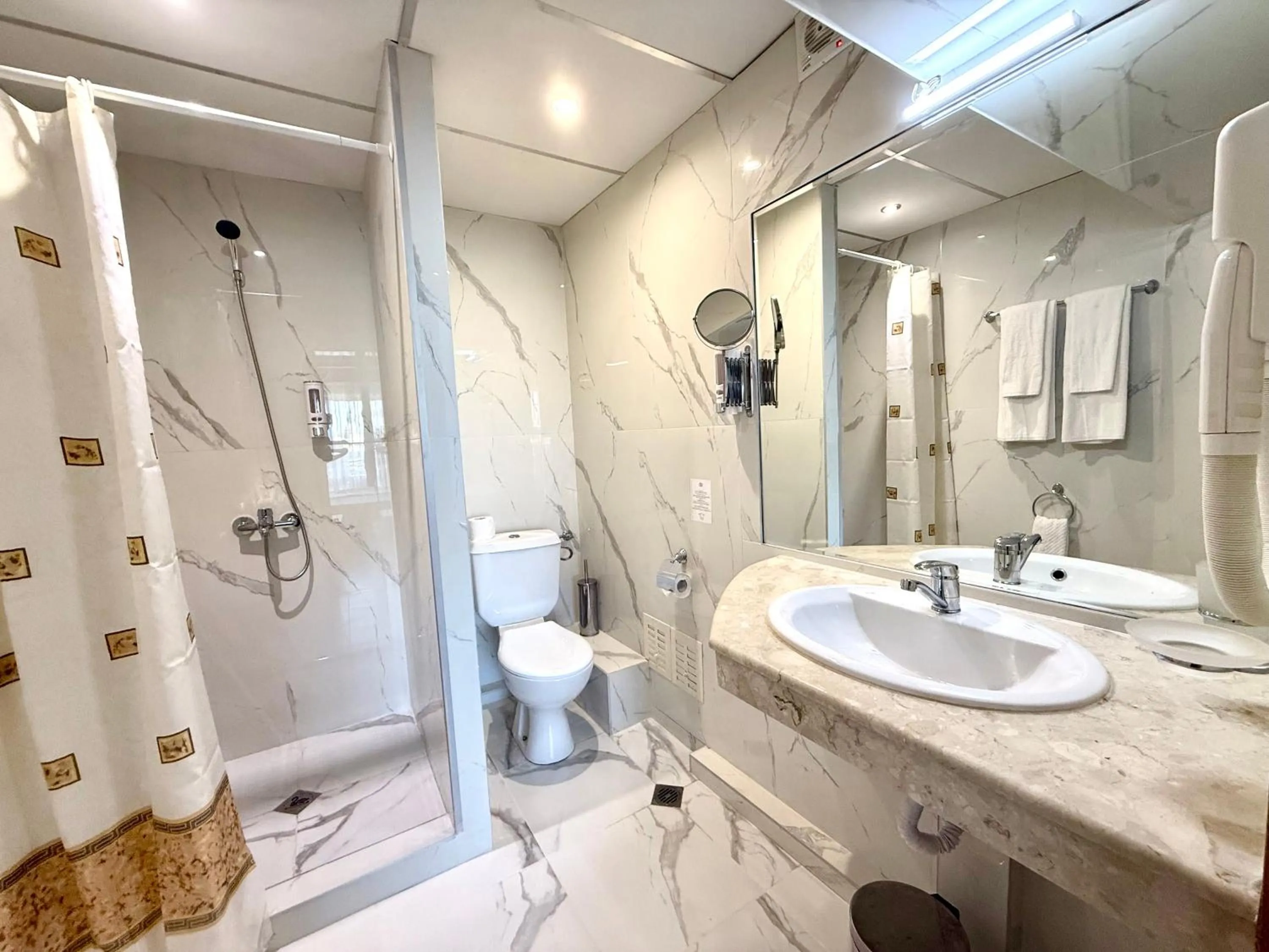 Shower in Hotel Rеgina - Golden Sands All Inclusive