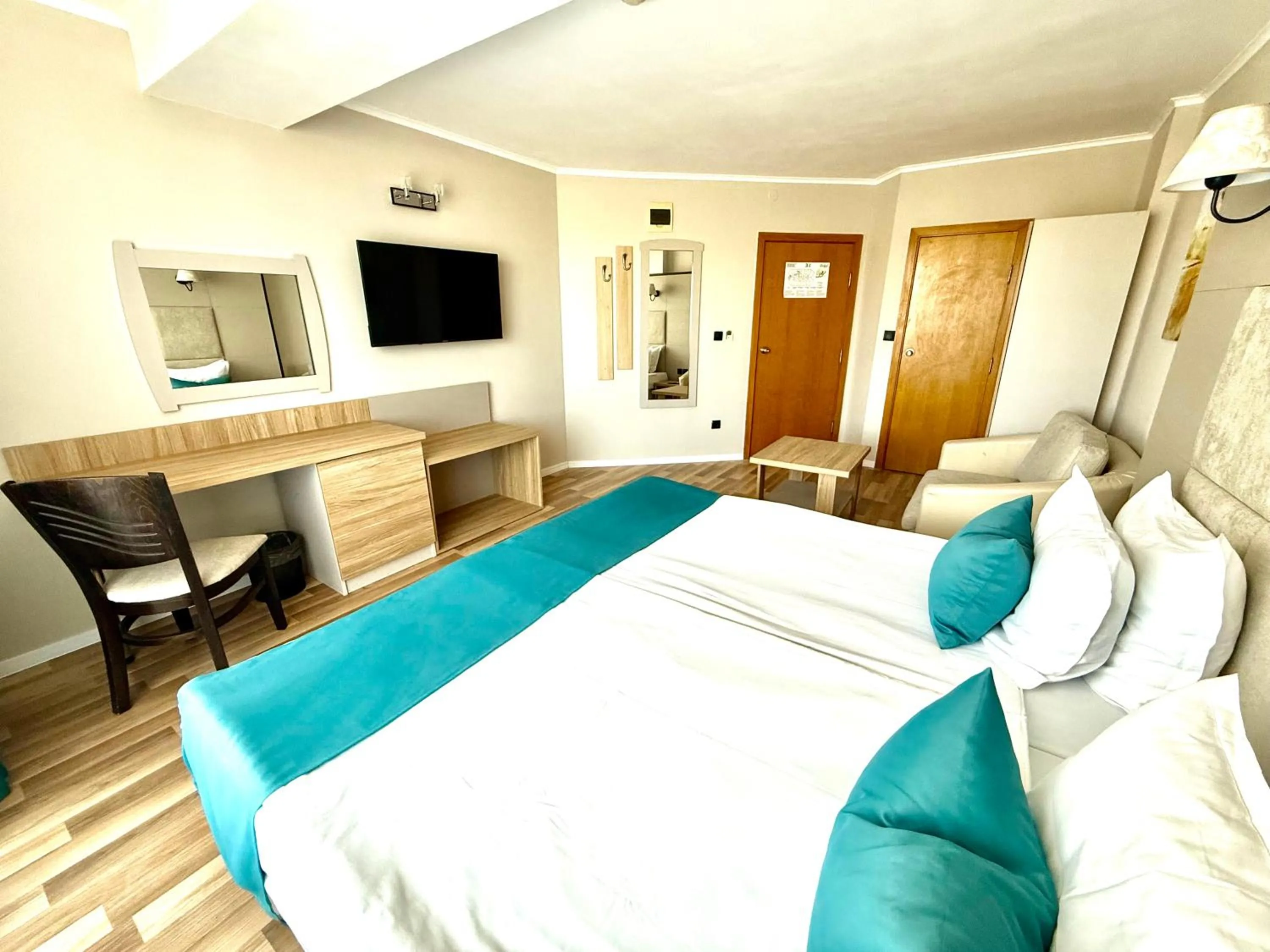 TV and multimedia, Bed in Hotel Rеgina - Golden Sands All Inclusive