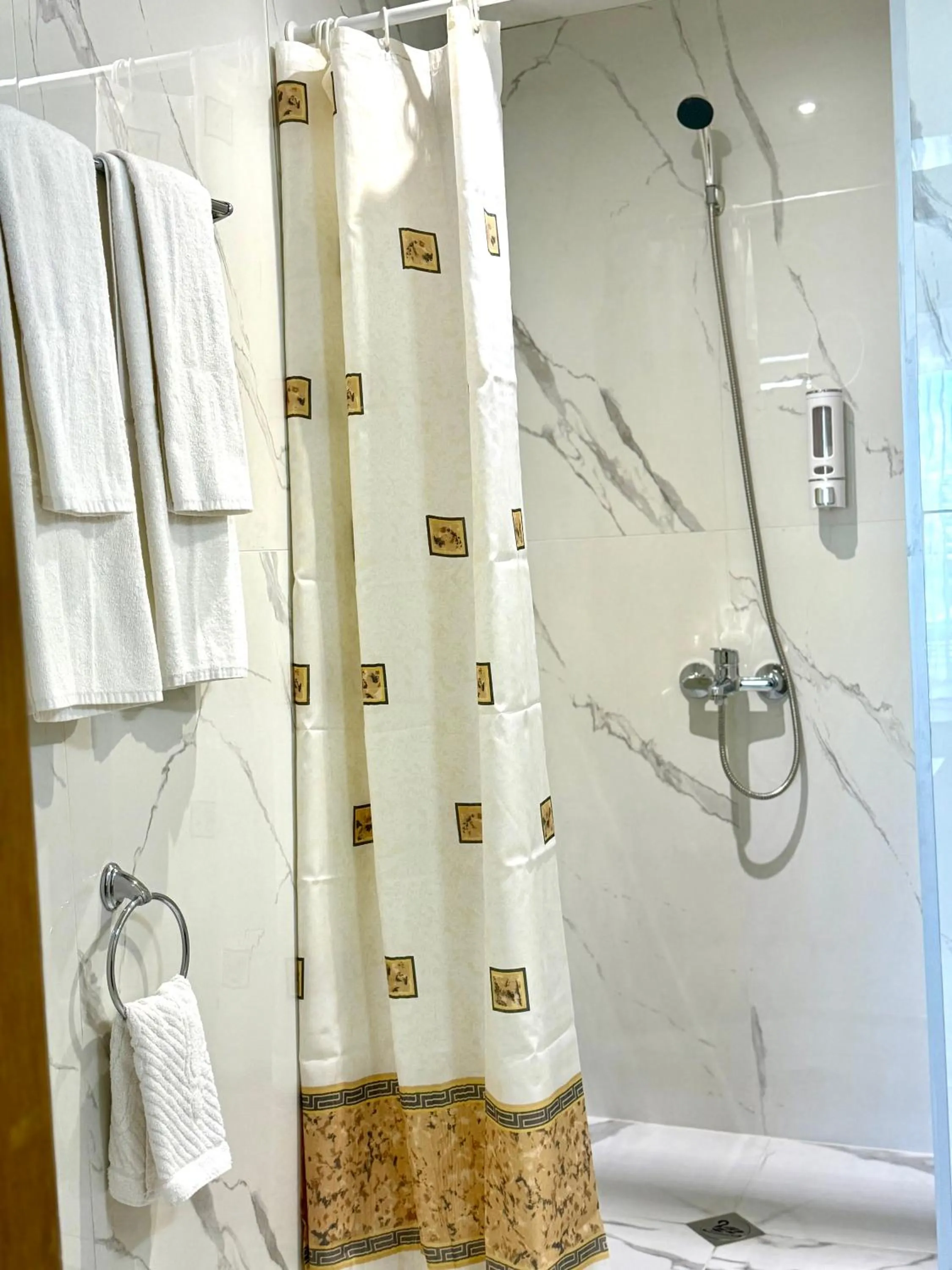 Shower in Hotel Rеgina - Golden Sands All Inclusive