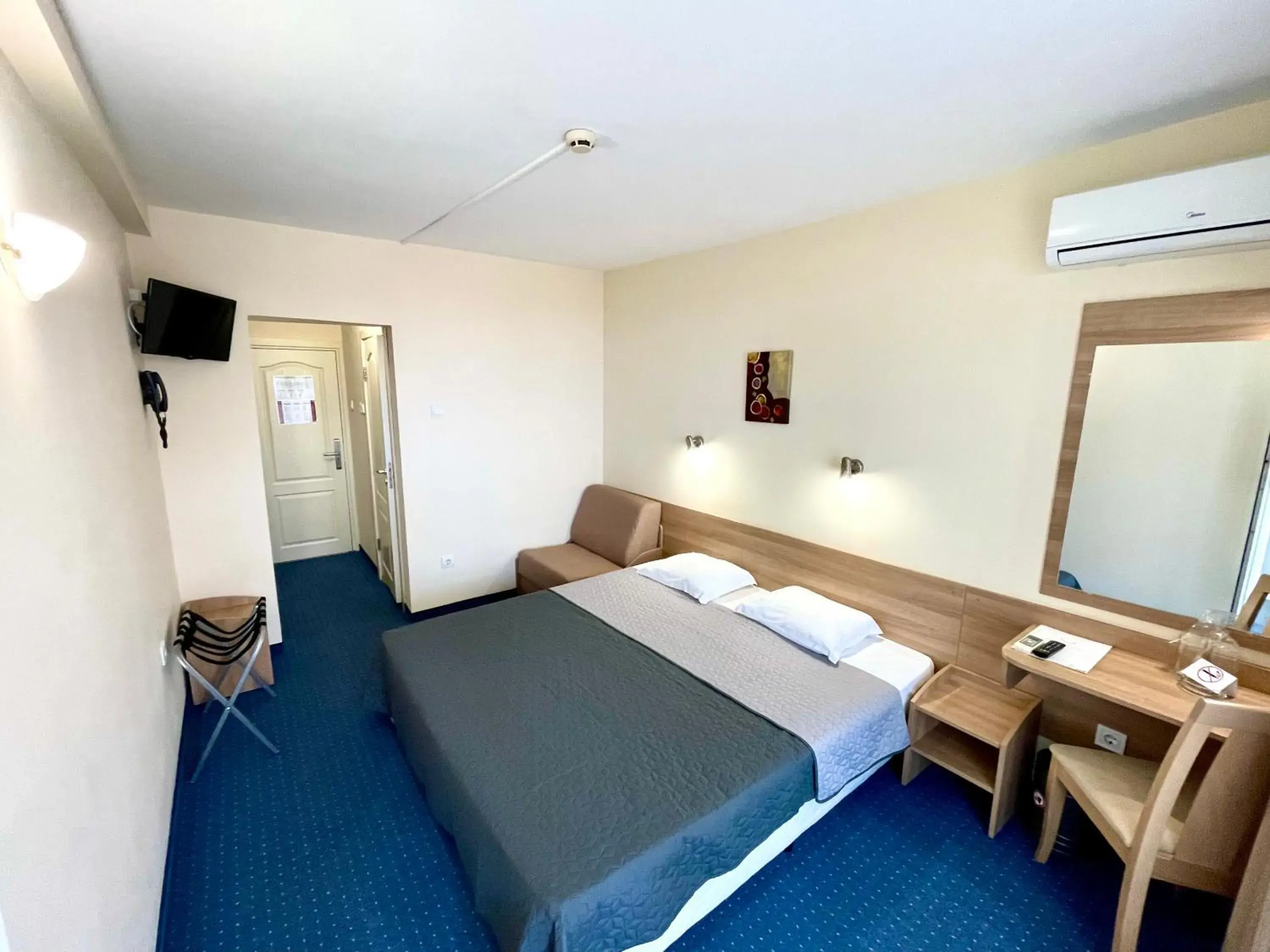 Single Room with Balcony in BSA Gradina Hotel & Aquapark - All Inclusive Single Room with Balcony in BSA Gradina Hotel & Aquapark - All Inclusive