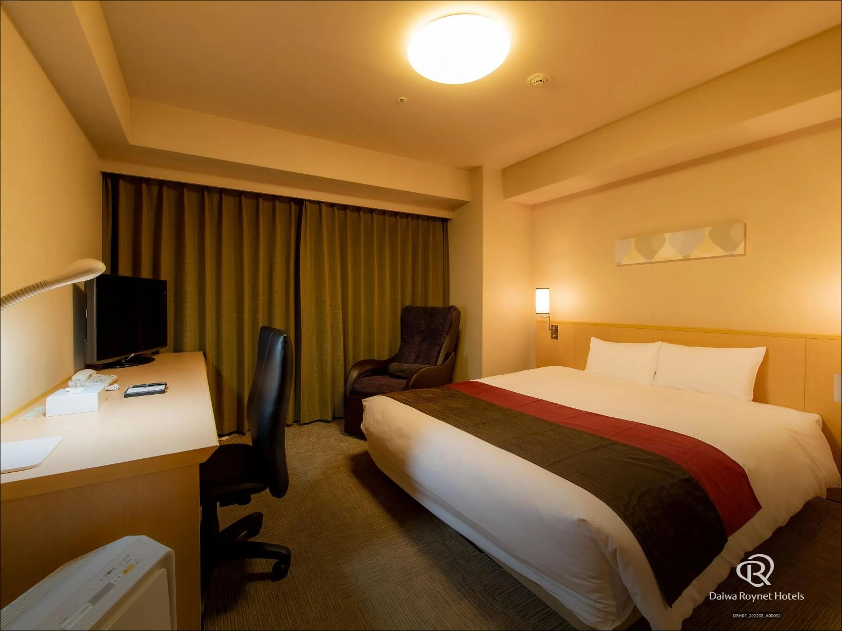 Bed in Daiwa Roynet Hotel Hakata-Gion