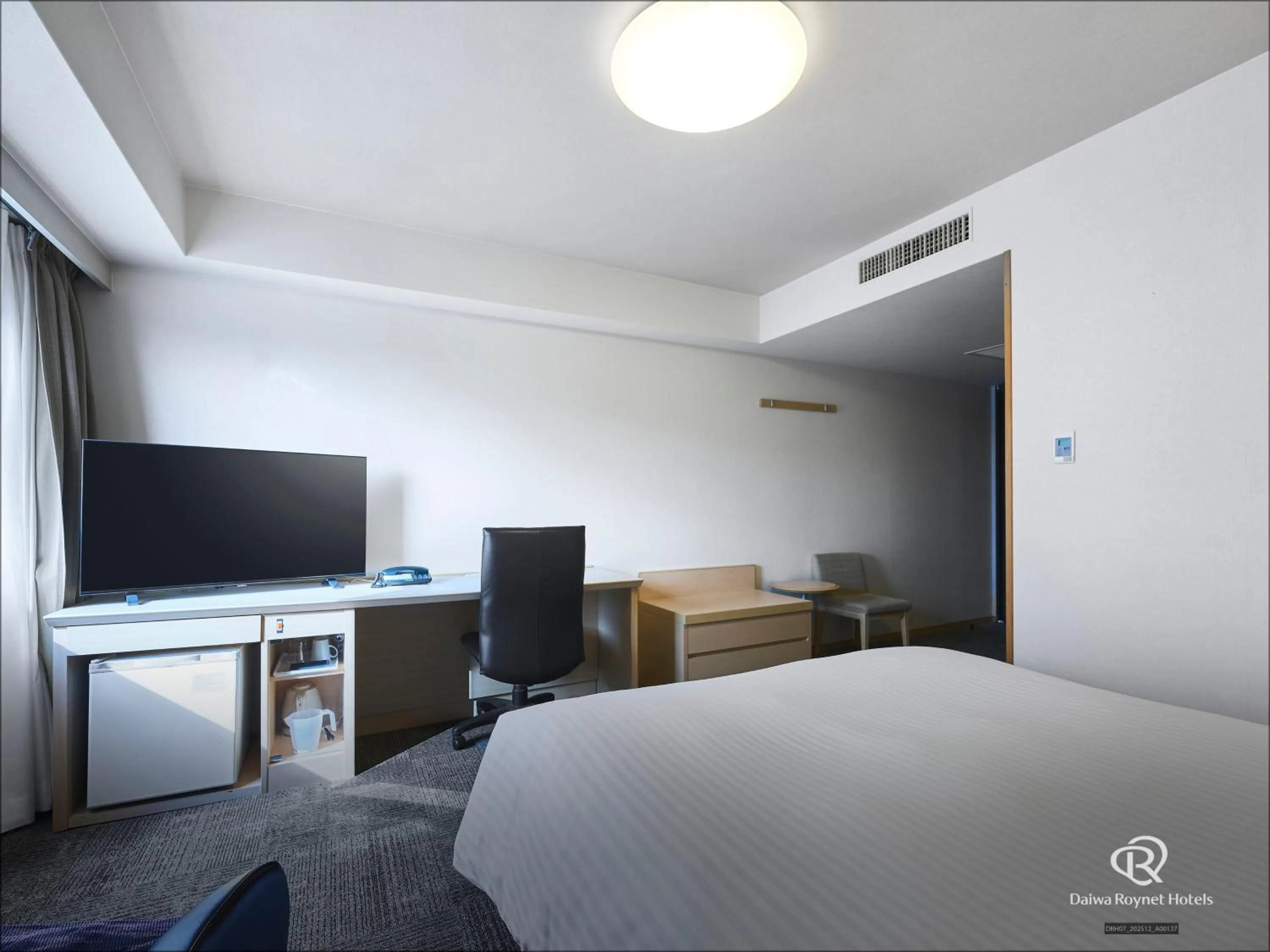 Photo of the whole room, Bed in Daiwa Roynet Hotel Hakata-Gion