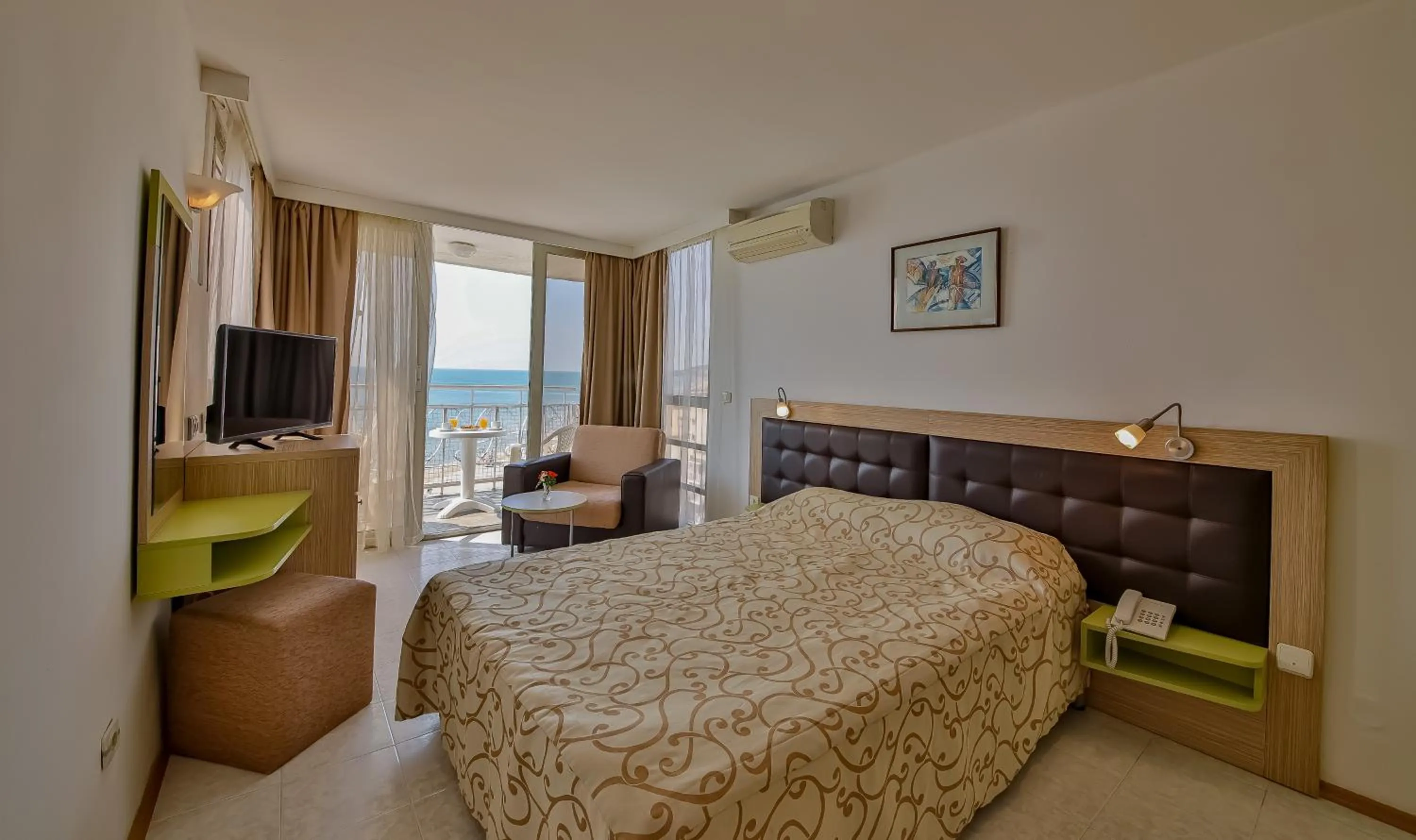 Bedroom, Bed in Hotel Nona