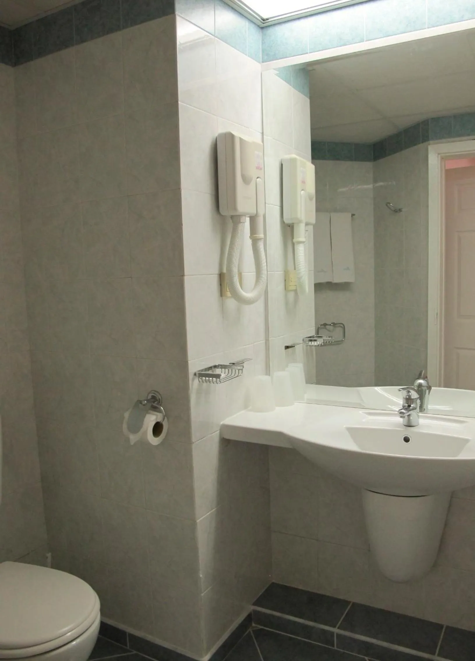 Bathroom in Hotel Nona