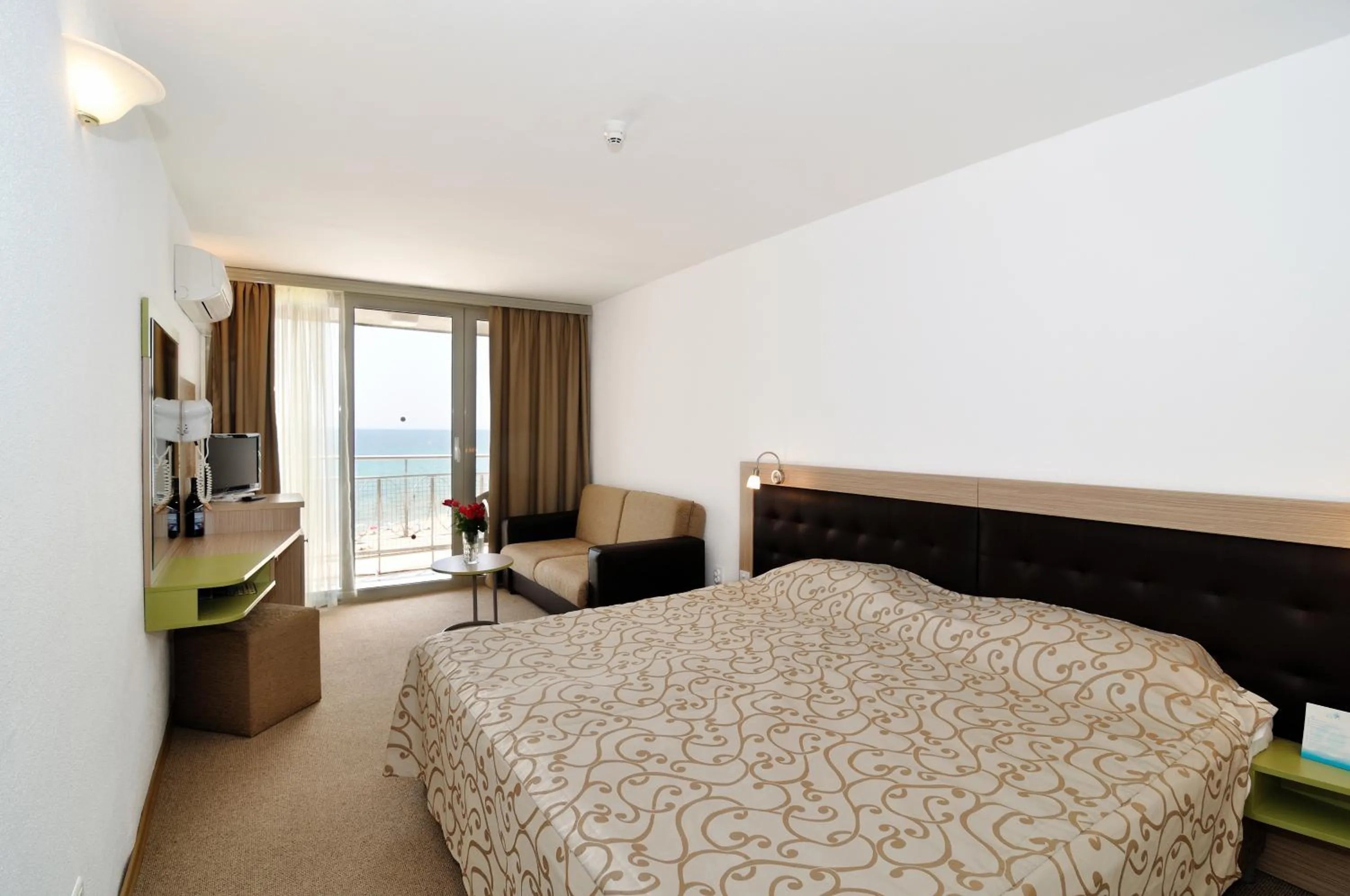 Photo of the whole room, Bed in Hotel Nona