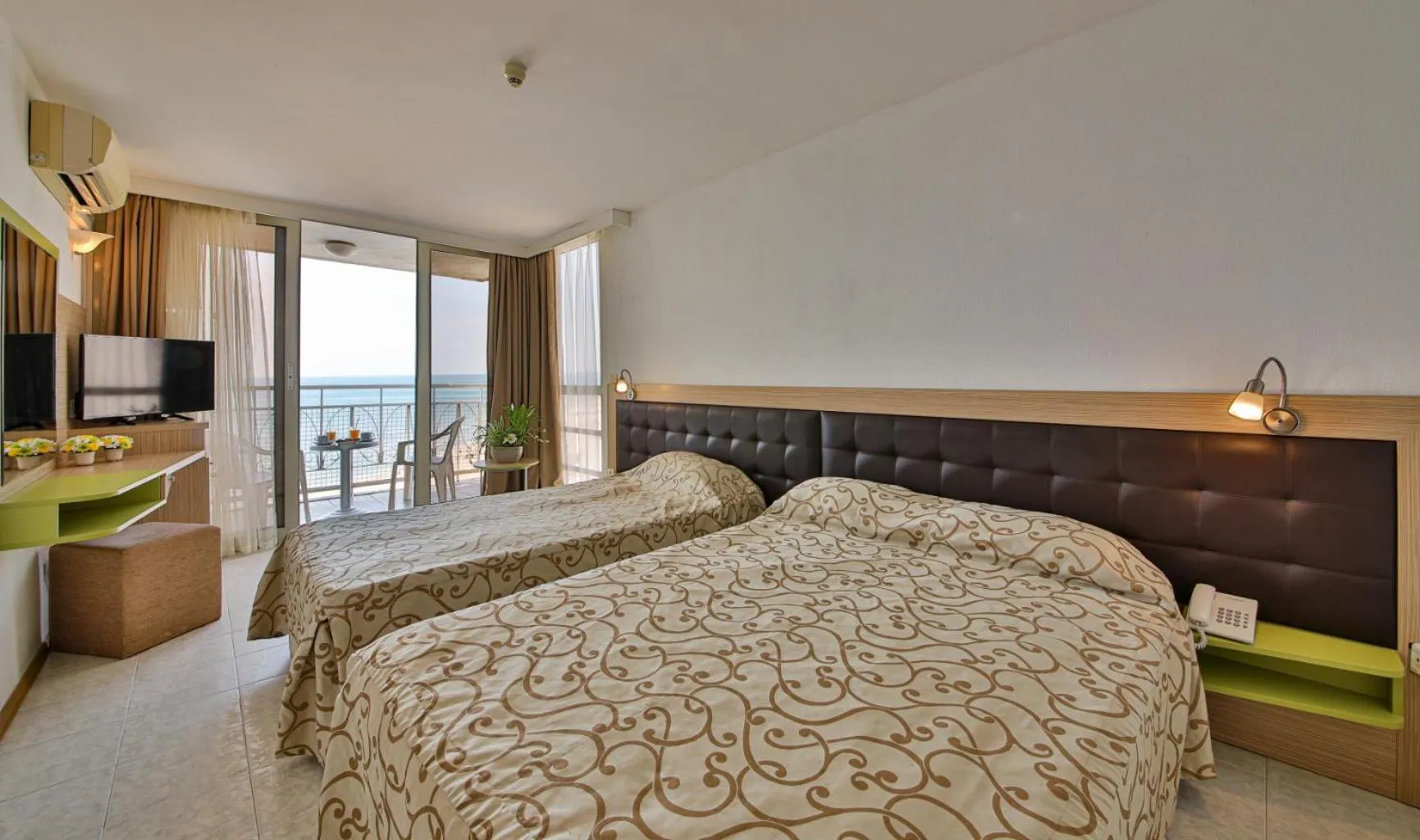 View (from property/room), Bed in Hotel Nona