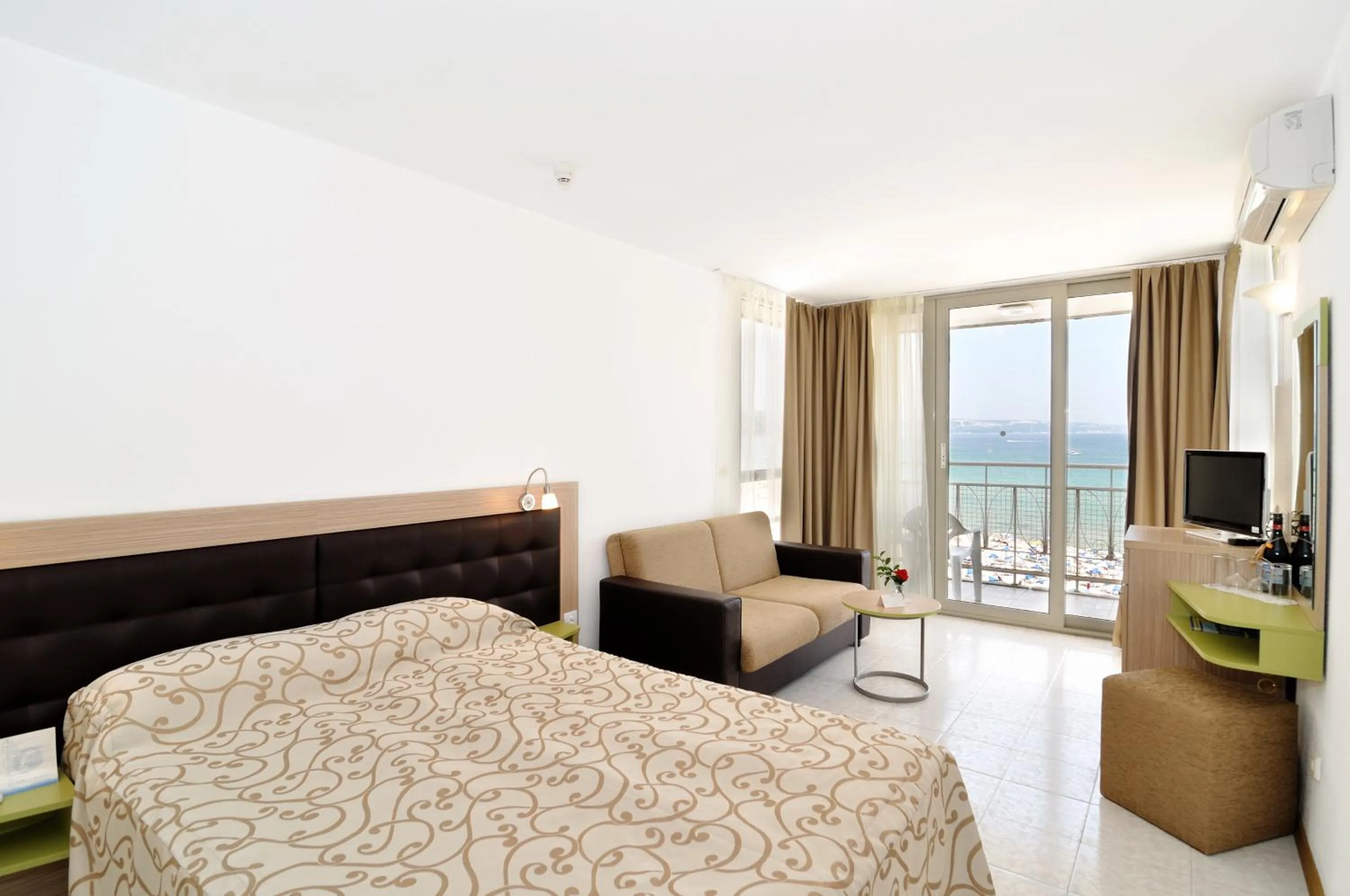 Photo of the whole room, Bed in Hotel Nona