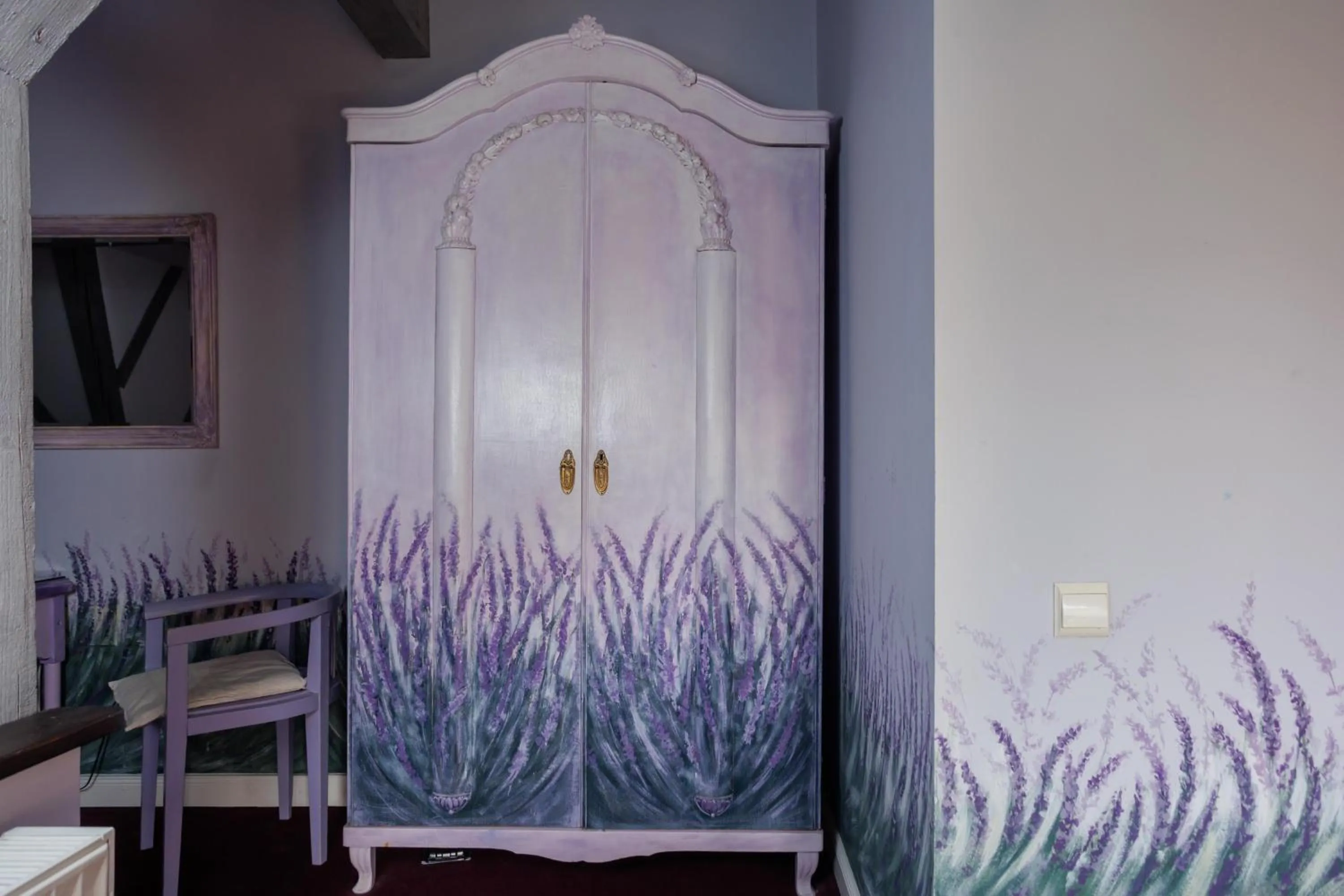 wardrobe in Conacul Archia