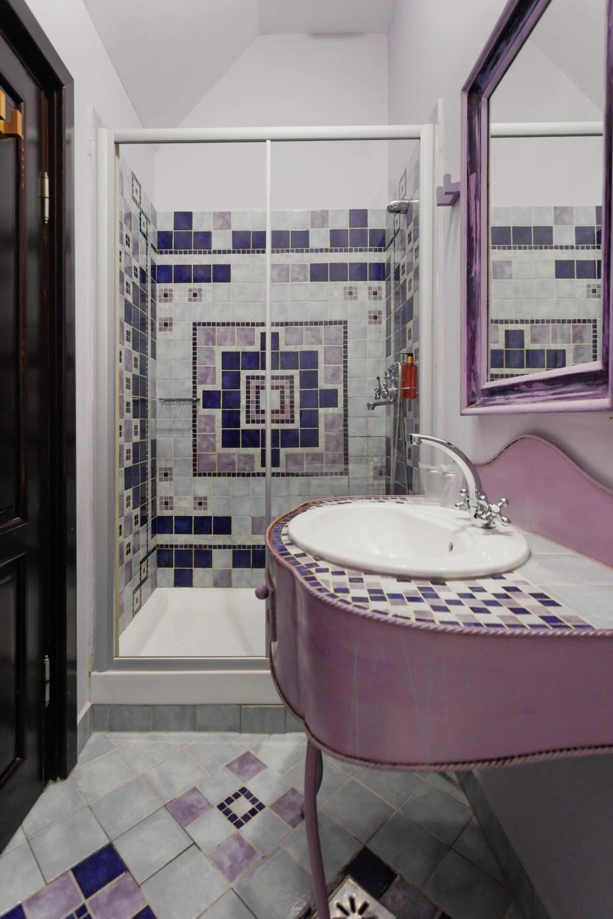 Shower in Conacul Archia