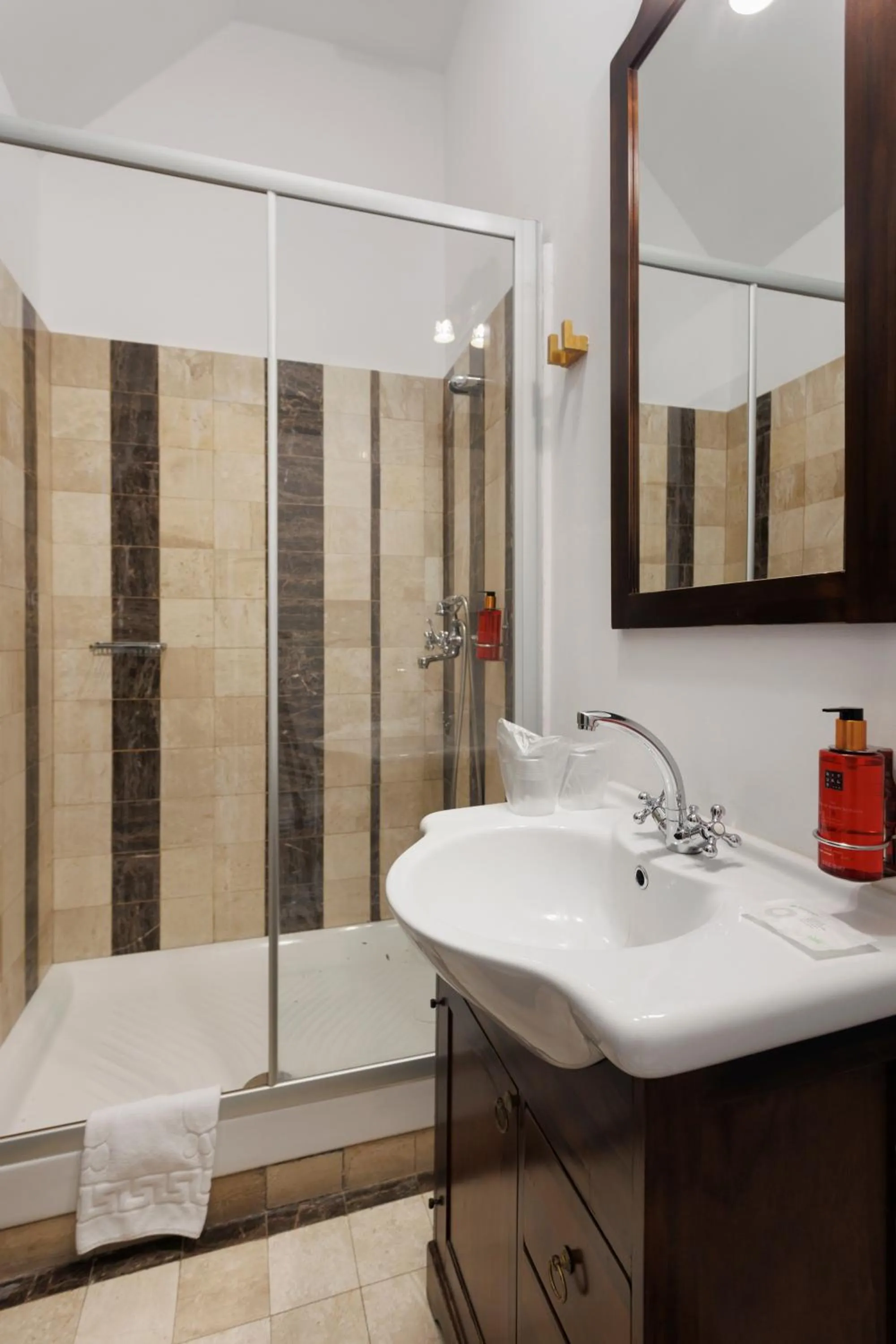 Shower in Conacul Archia