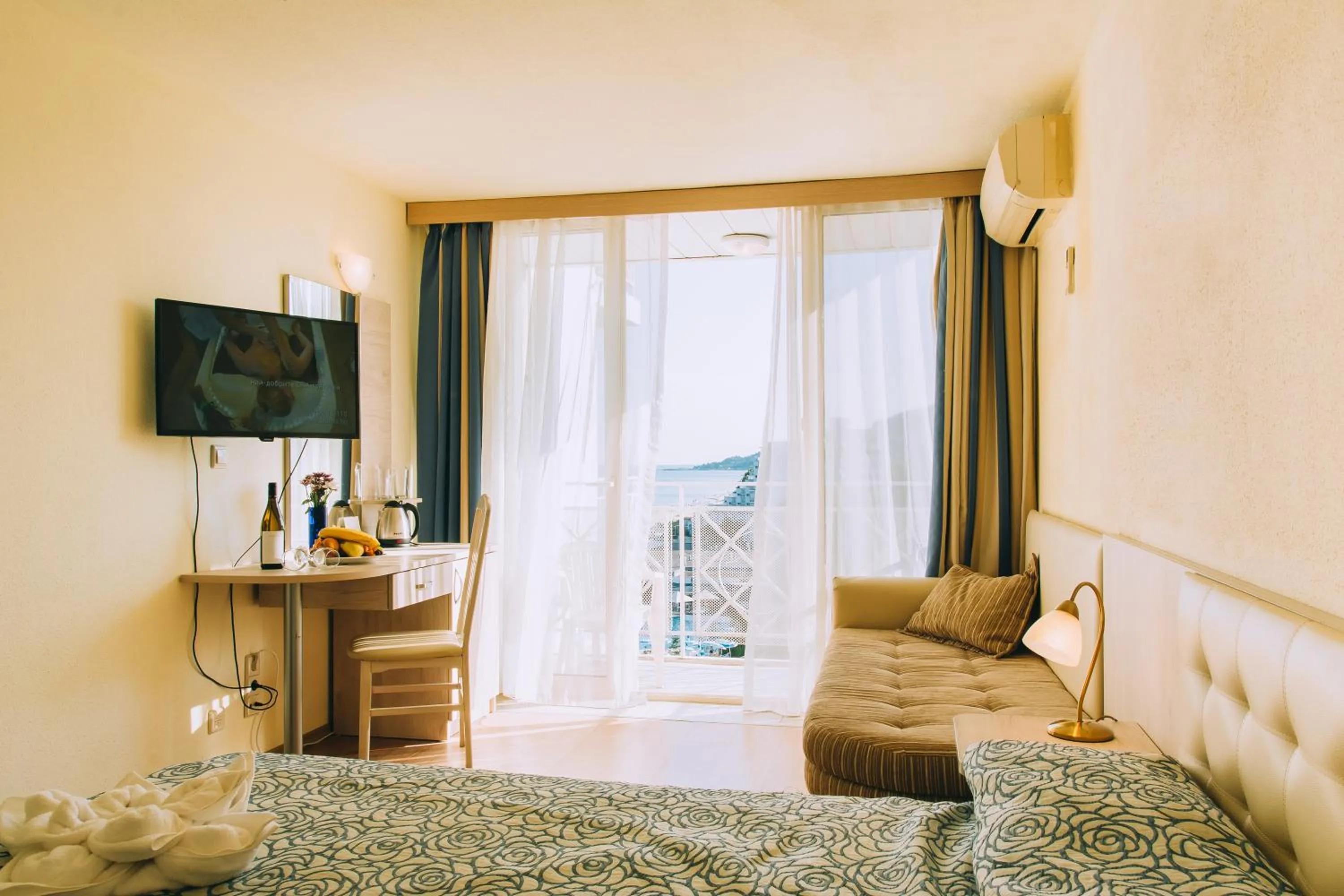 hair dresser, Bed in Hotel Mura