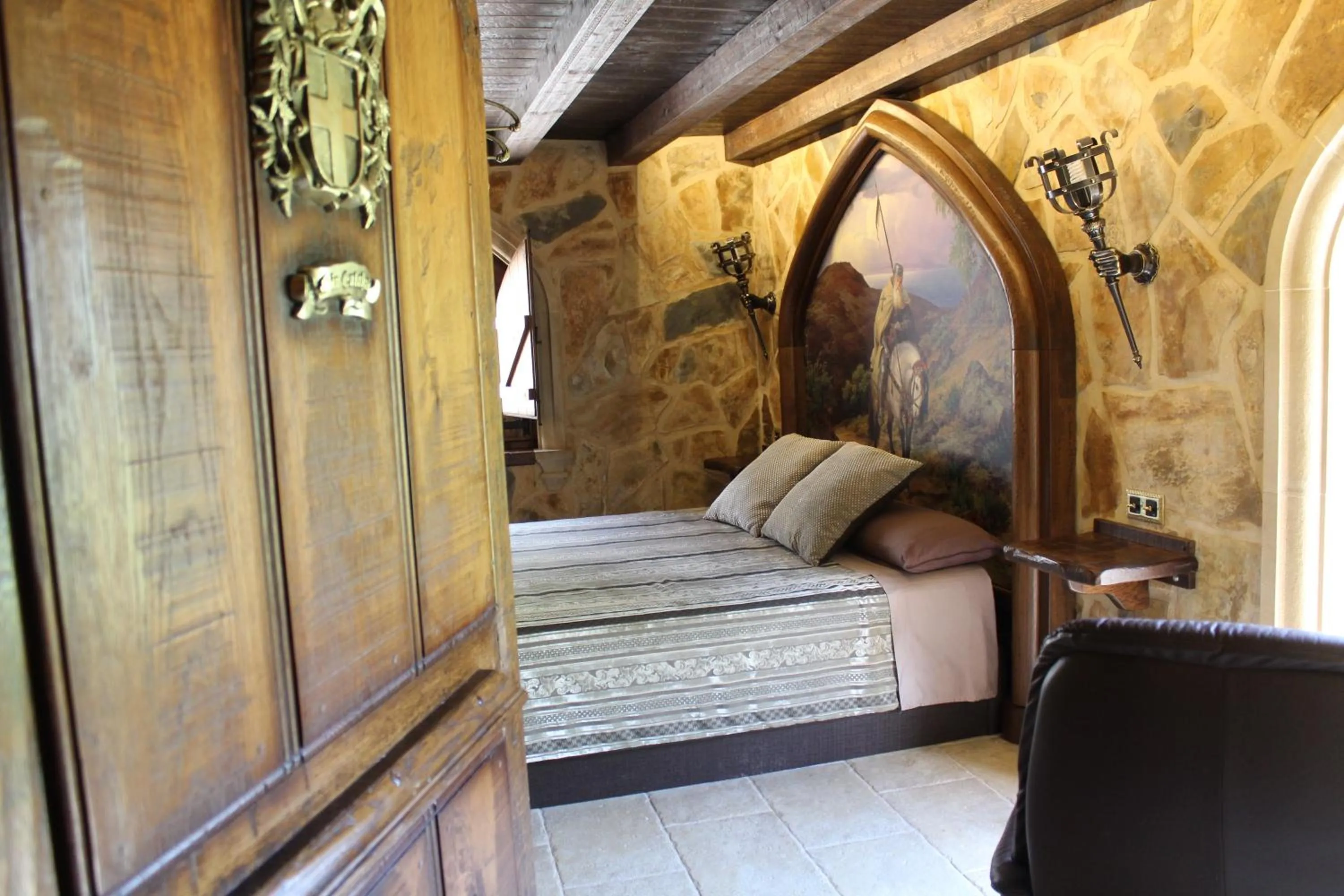 Photo of the whole room, Bed in Auberge Toison d'Or