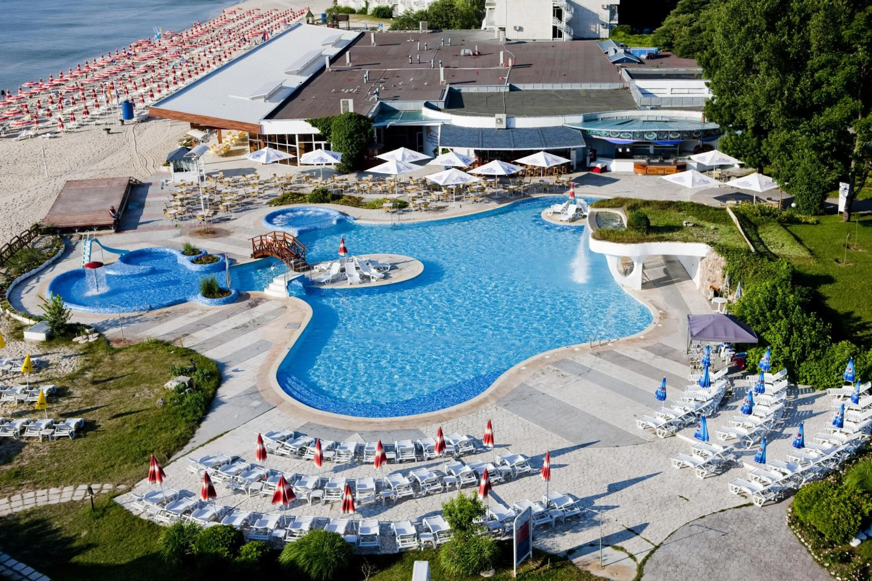 Swimming pool in Hotel Slavuna