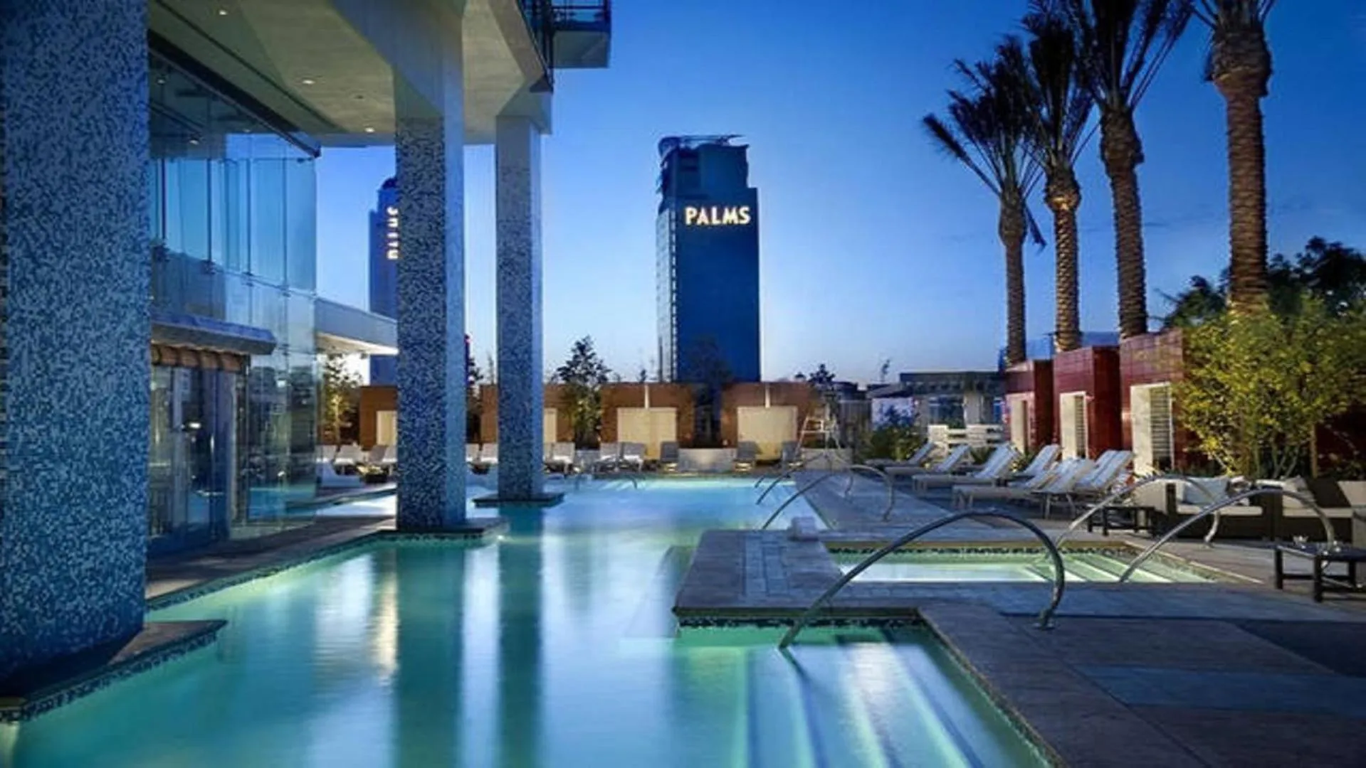 Swimming pool in Palms Place Las Vegas Strip View Studio Suite 22