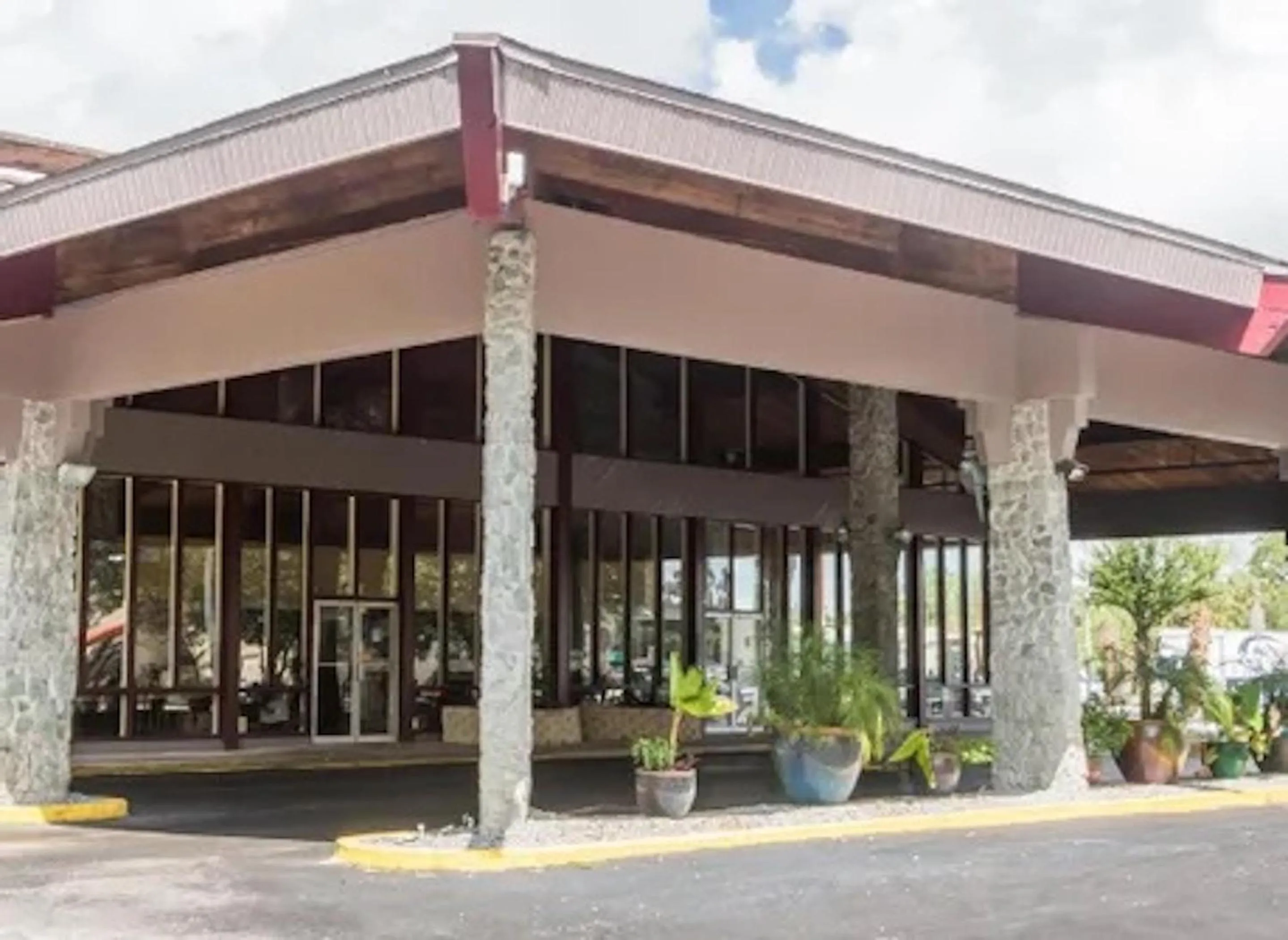 Property building in Studio 6 Ocala, FL