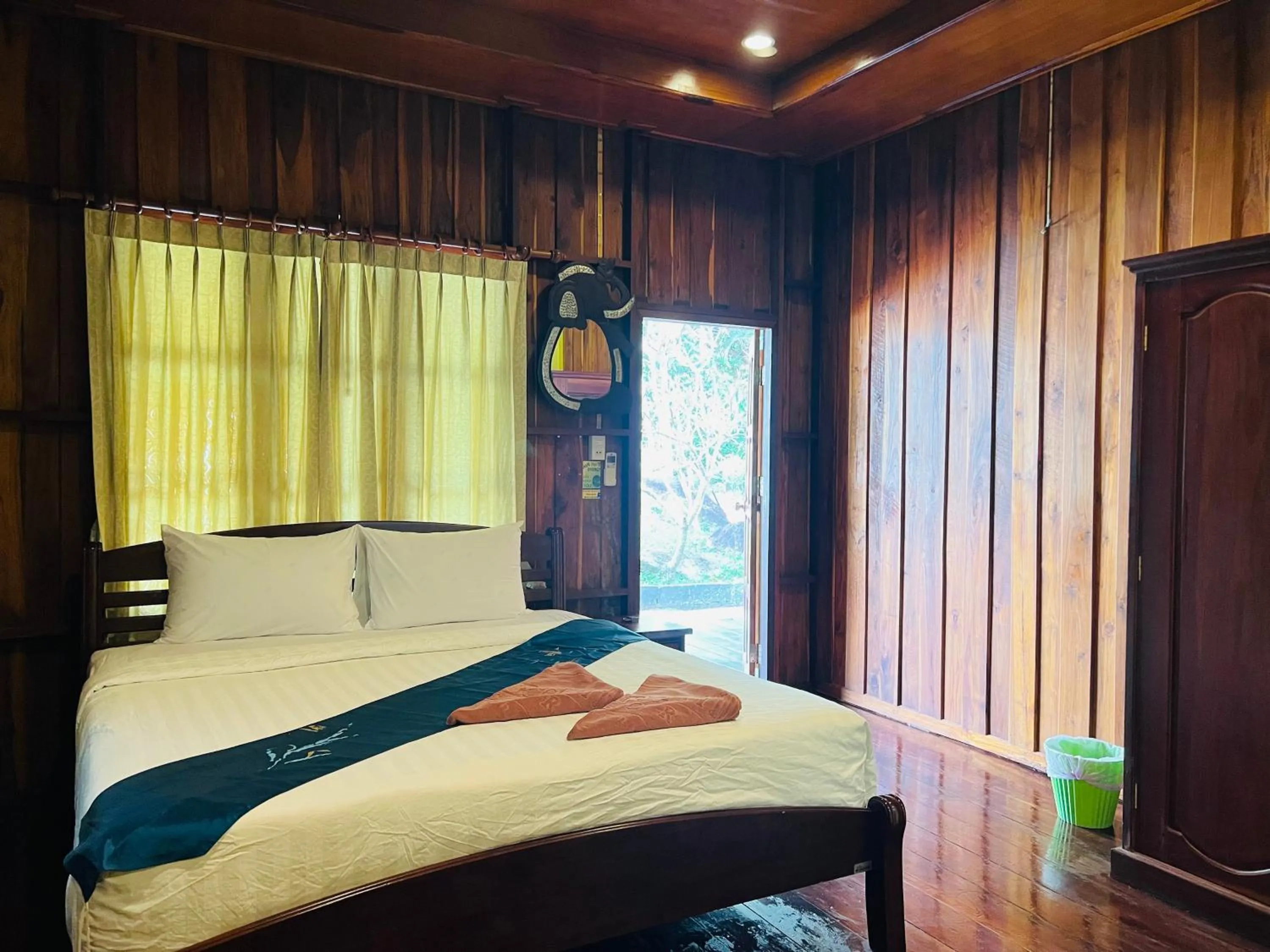 Bedroom, Bed in Tharathip Resort Koh Phangan - SHA Plus