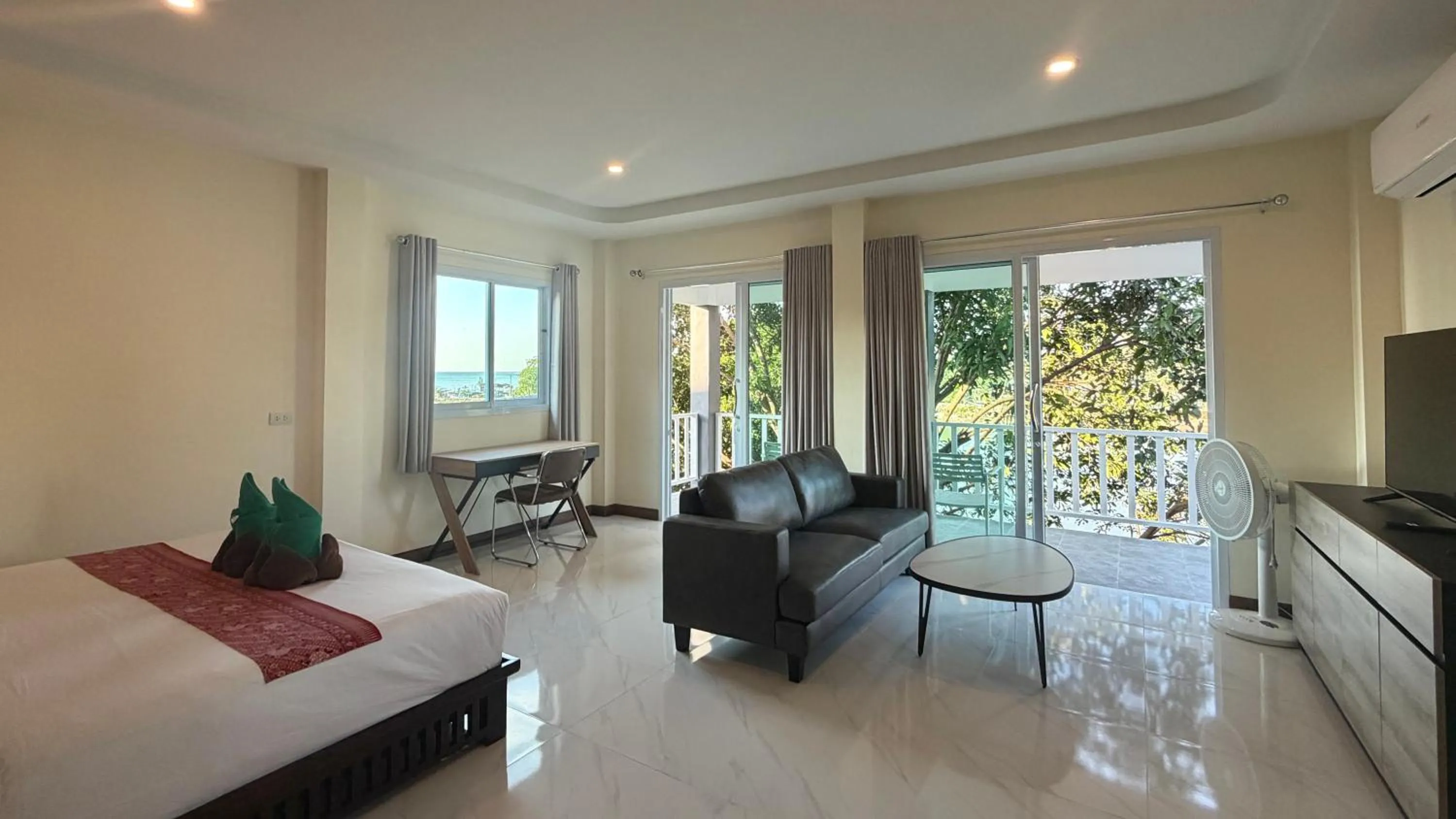 Seating area, Bed in Tharathip Resort Koh Phangan - SHA Plus