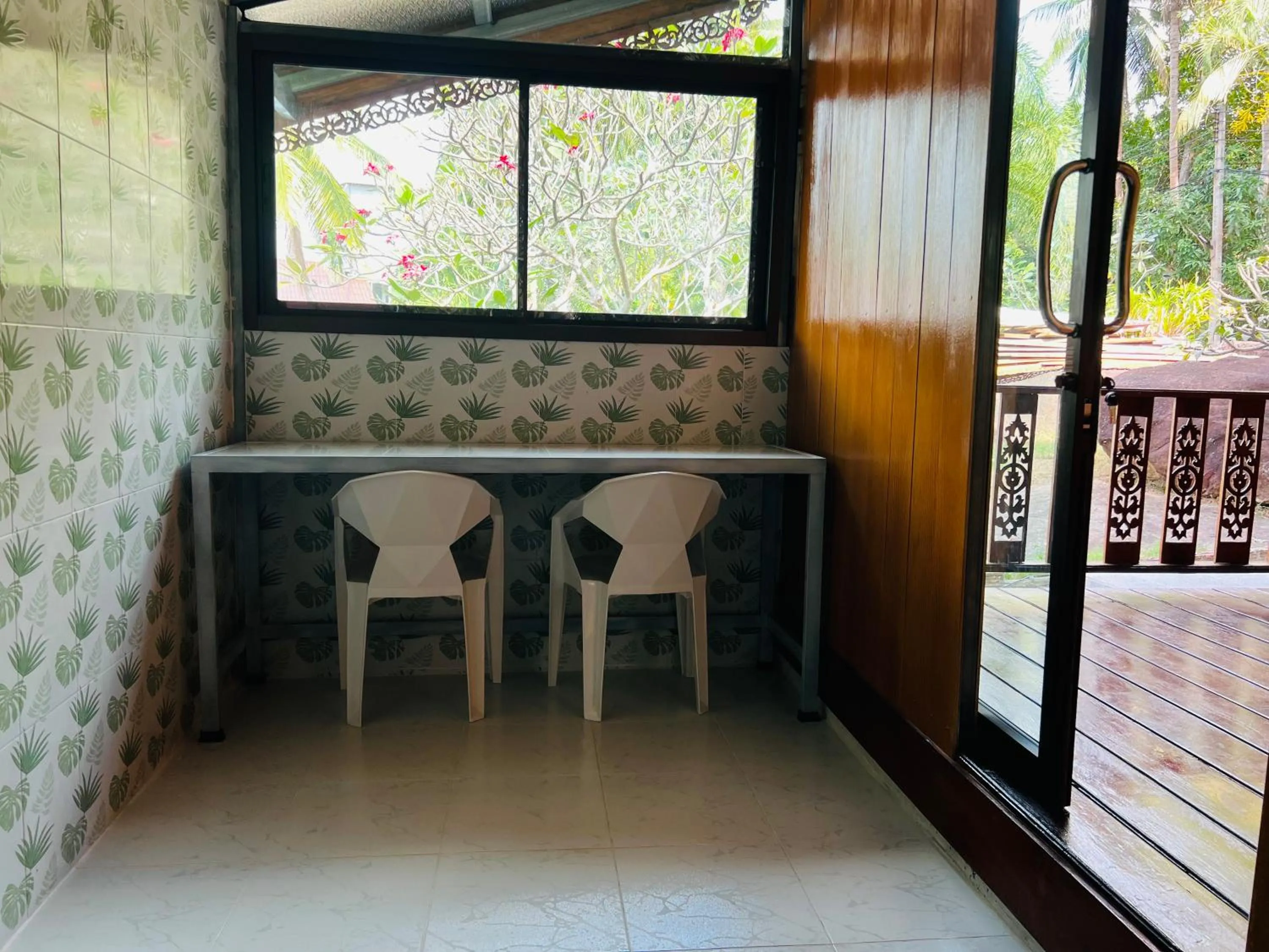 Dining area in Tharathip Resort Koh Phangan - SHA Plus