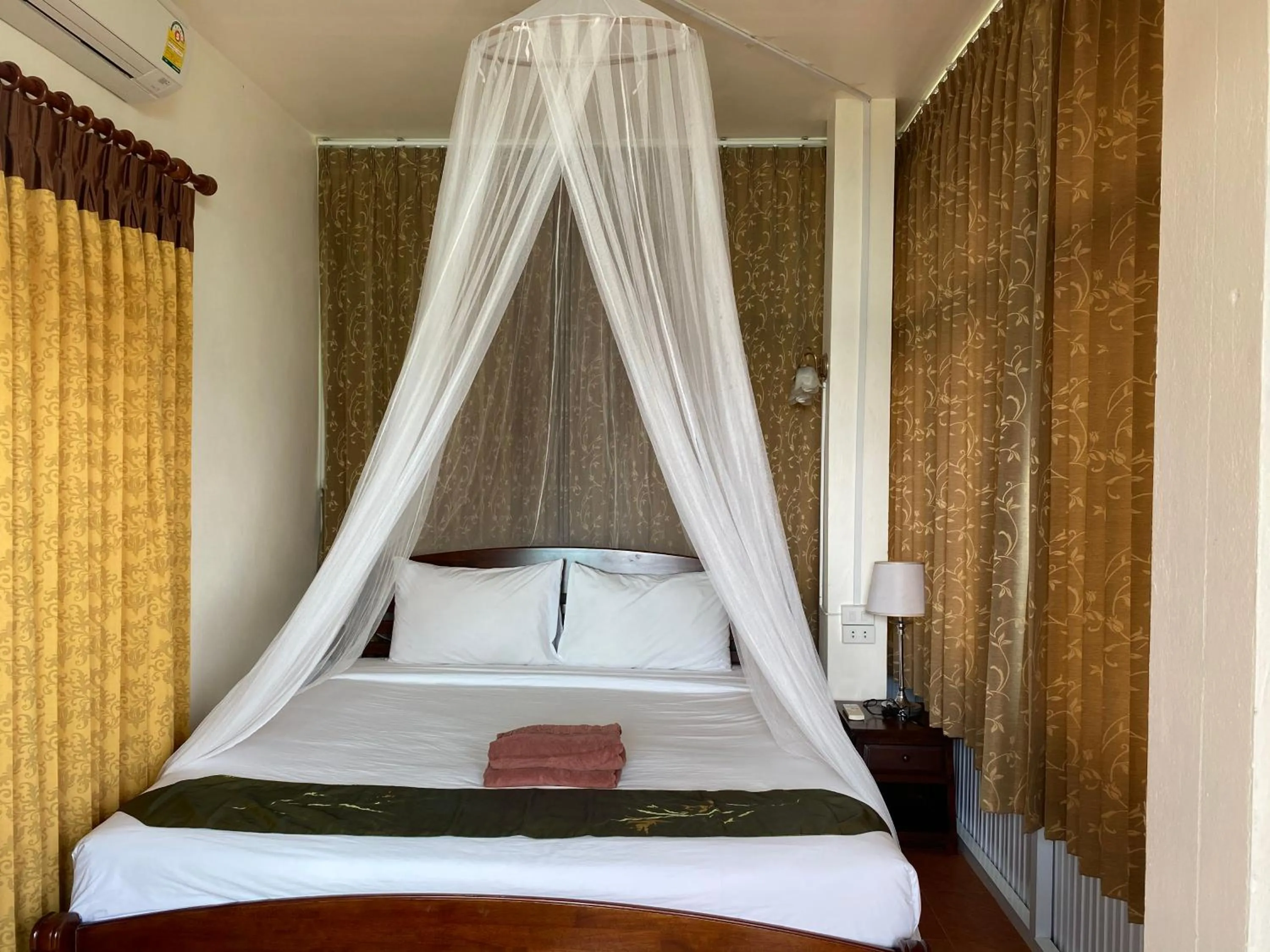 Bedroom, Bed in Tharathip Resort Koh Phangan - SHA Plus