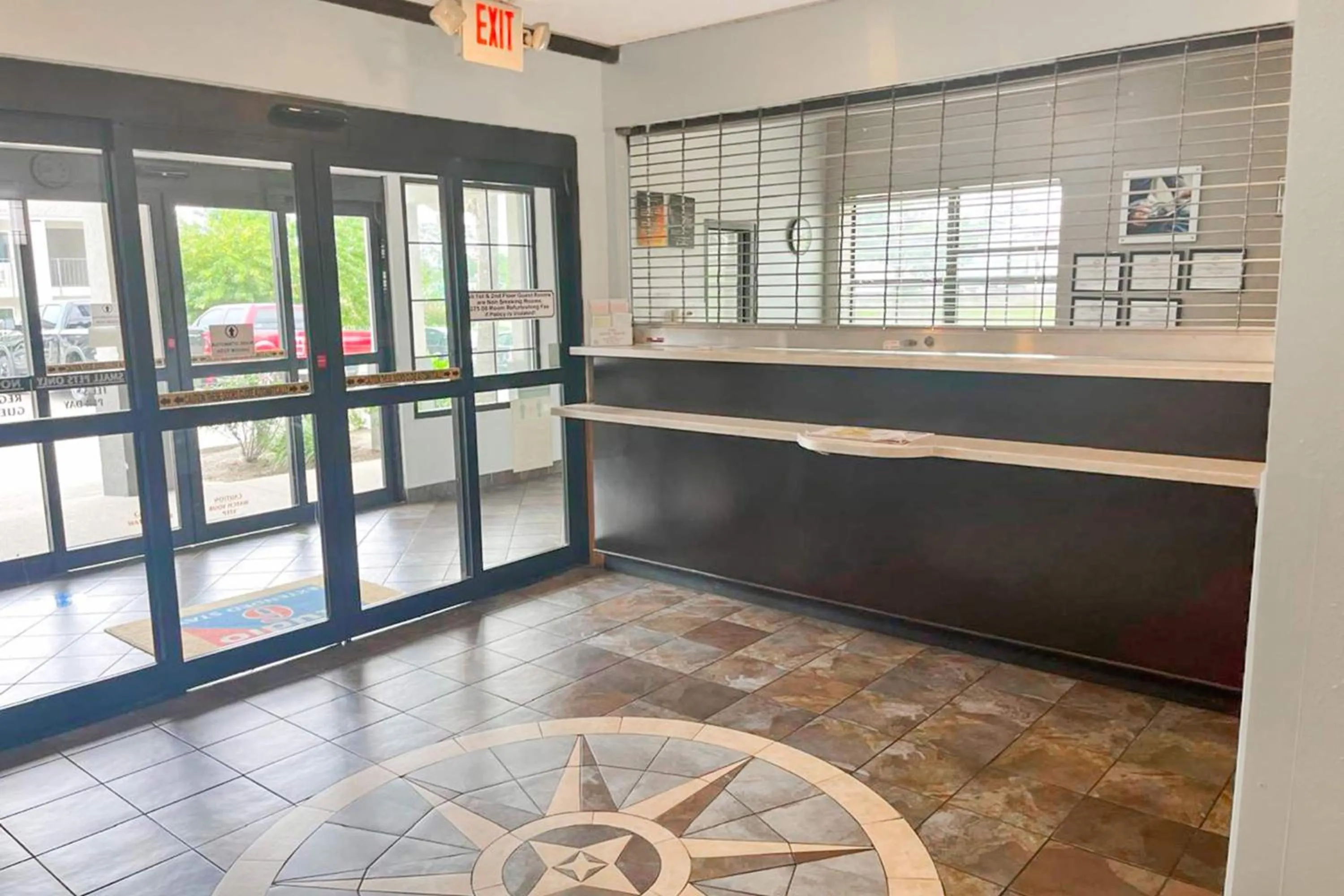 Lobby or reception in OYO Townhouse Beaumont Medical Center Area