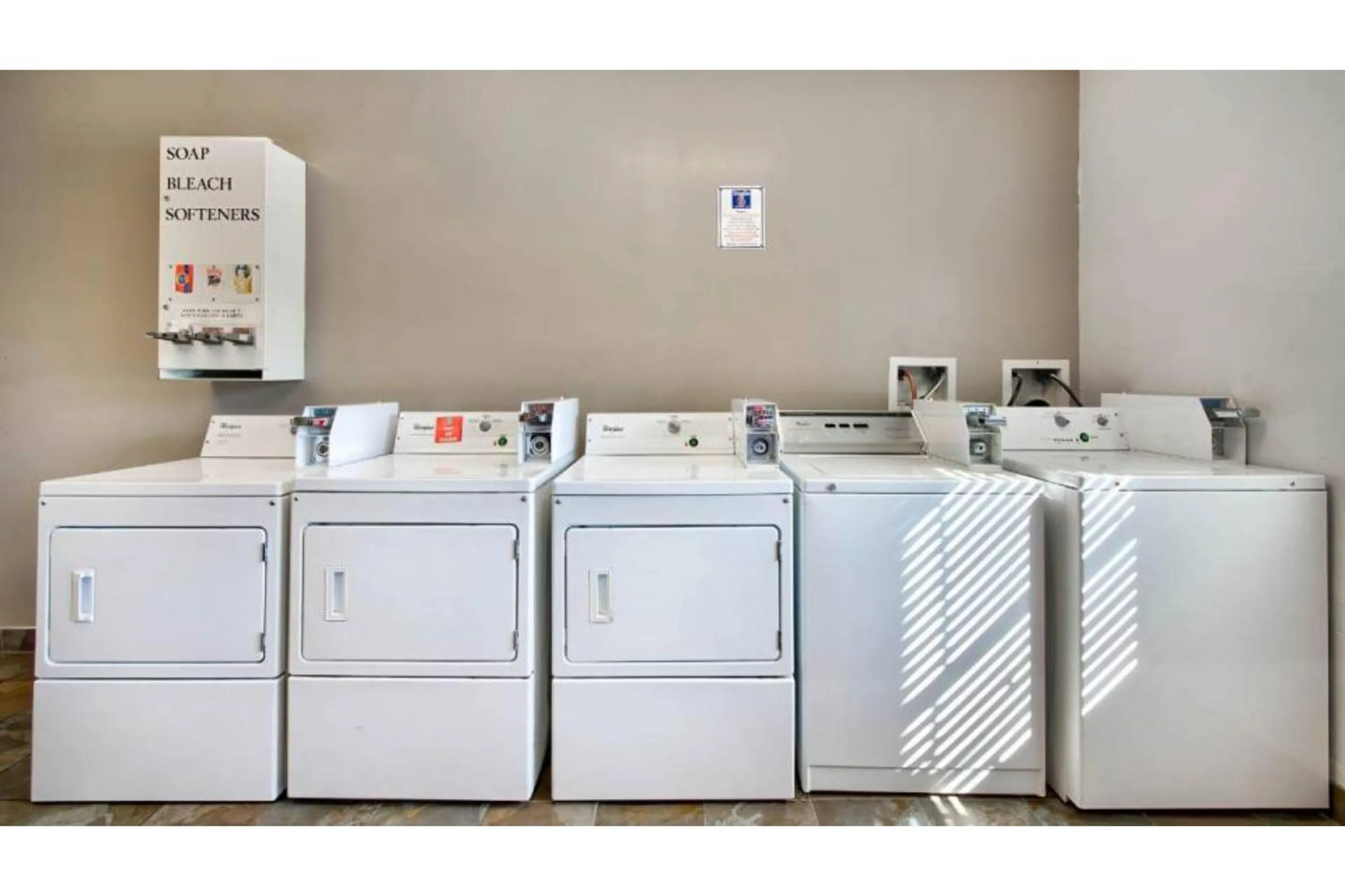 laundry, Kitchen/Kitchenette in Studio 6 Beaumont, TX