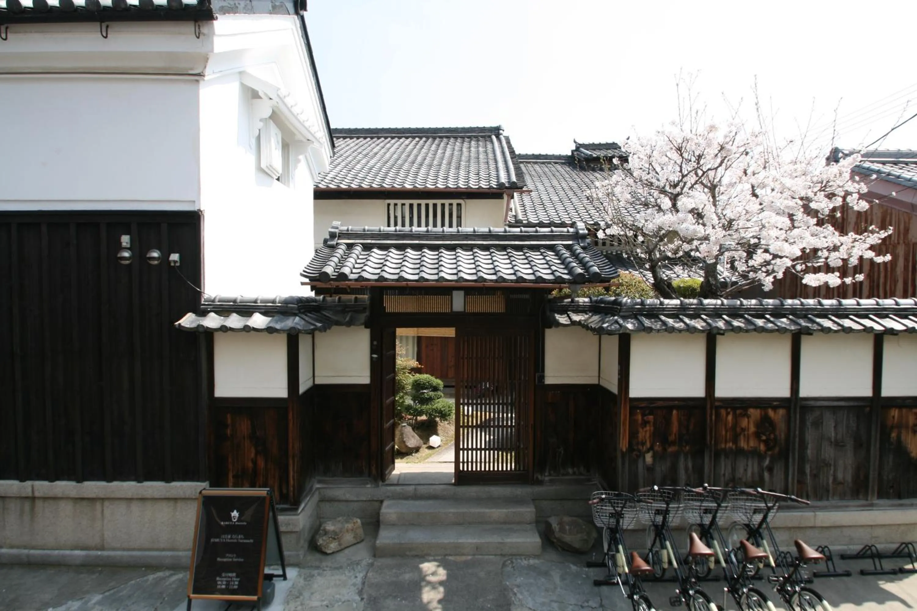 Facade/entrance in HARUYA Naramachi