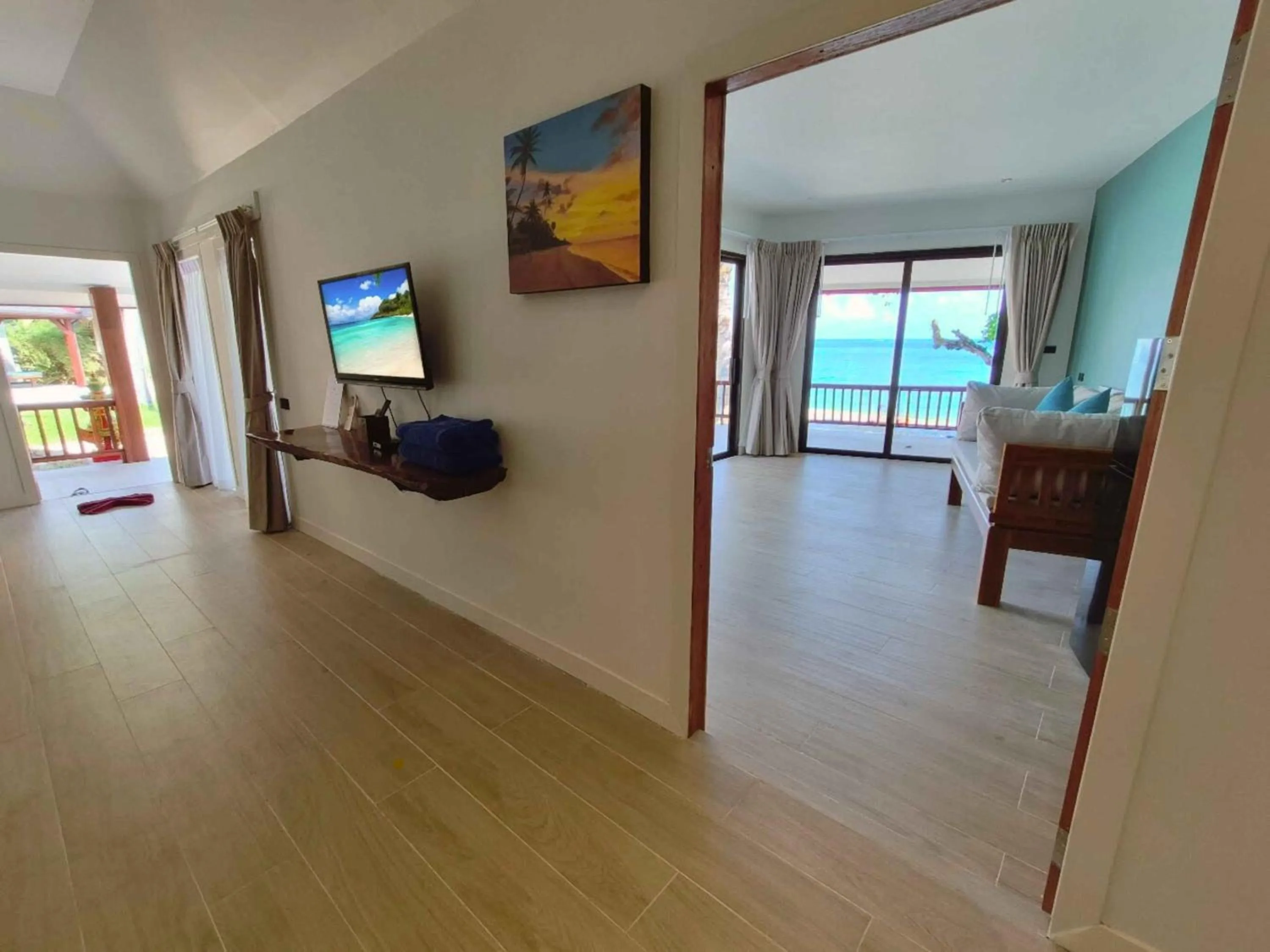 Photo of the whole room in Crystal Bay Yacht Club Beach Resort