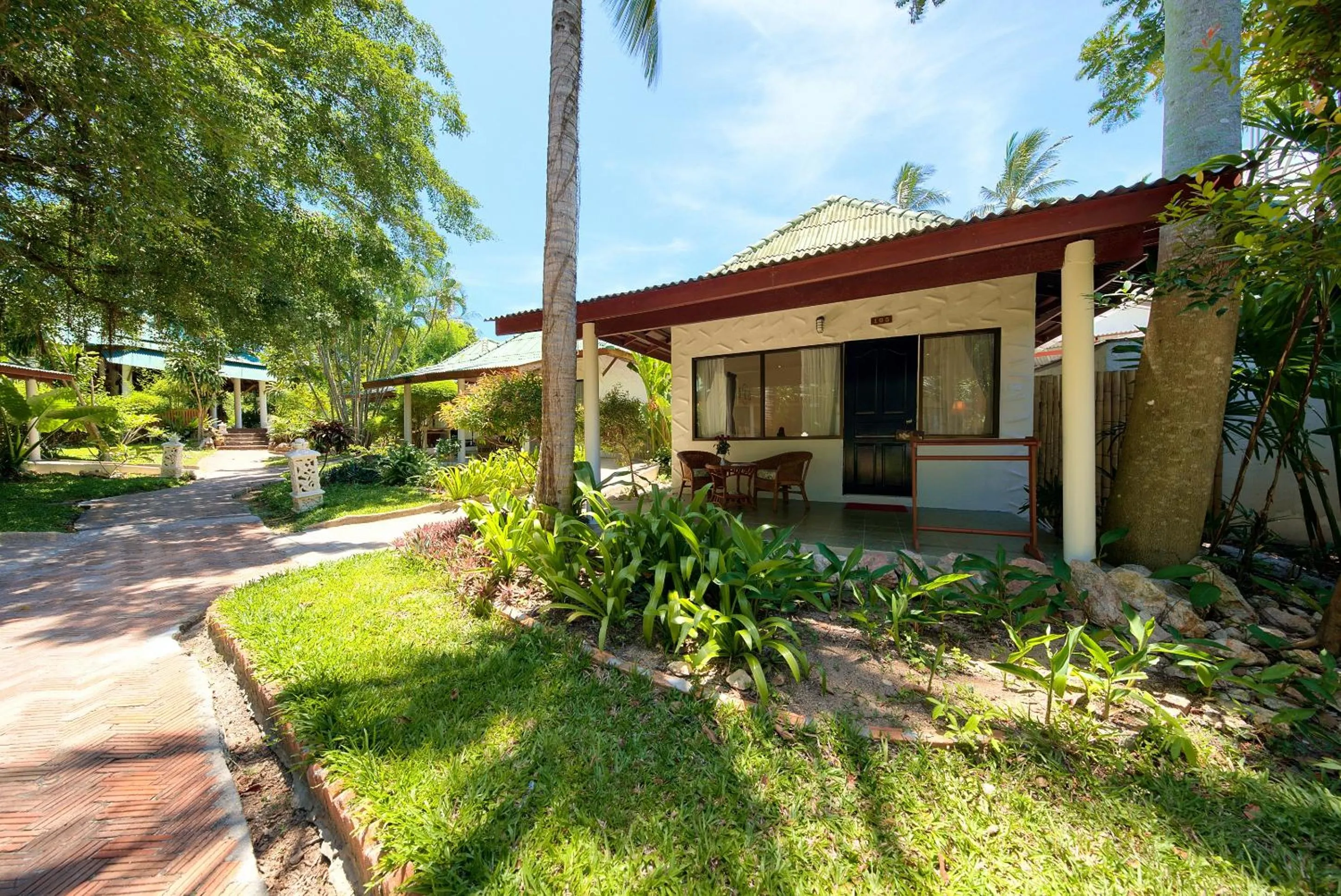 Property building in Crystal Bay Yacht Club Beach Resort