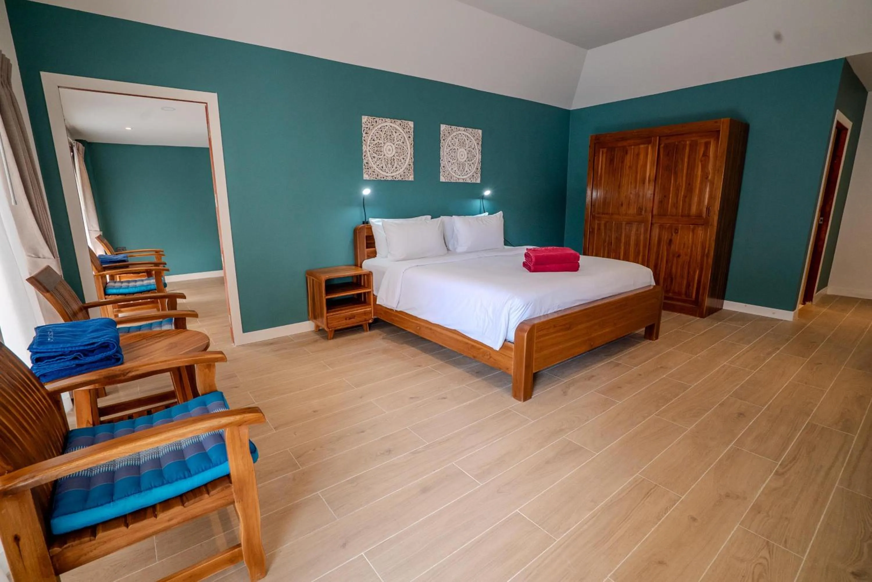 Bedroom, Bed in Crystal Bay Yacht Club Beach Resort