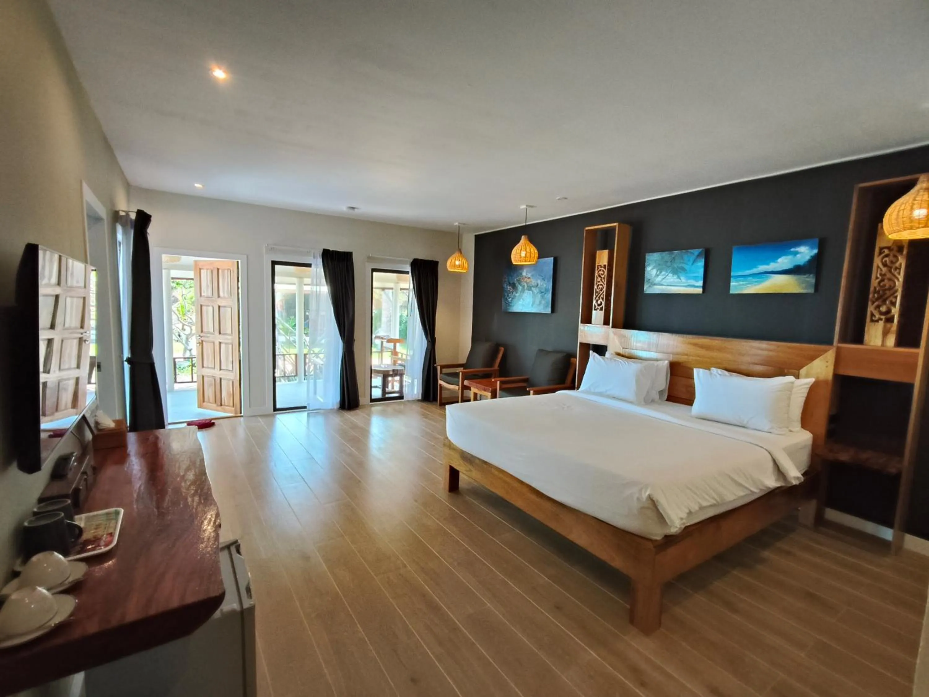 Bedroom, Bed in Crystal Bay Yacht Club Beach Resort