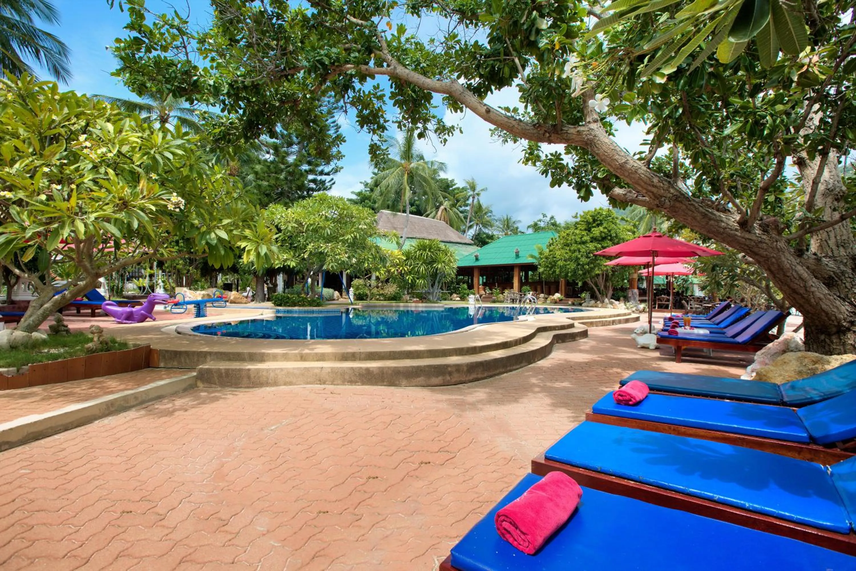 Swimming pool in Crystal Bay Yacht Club Beach Resort