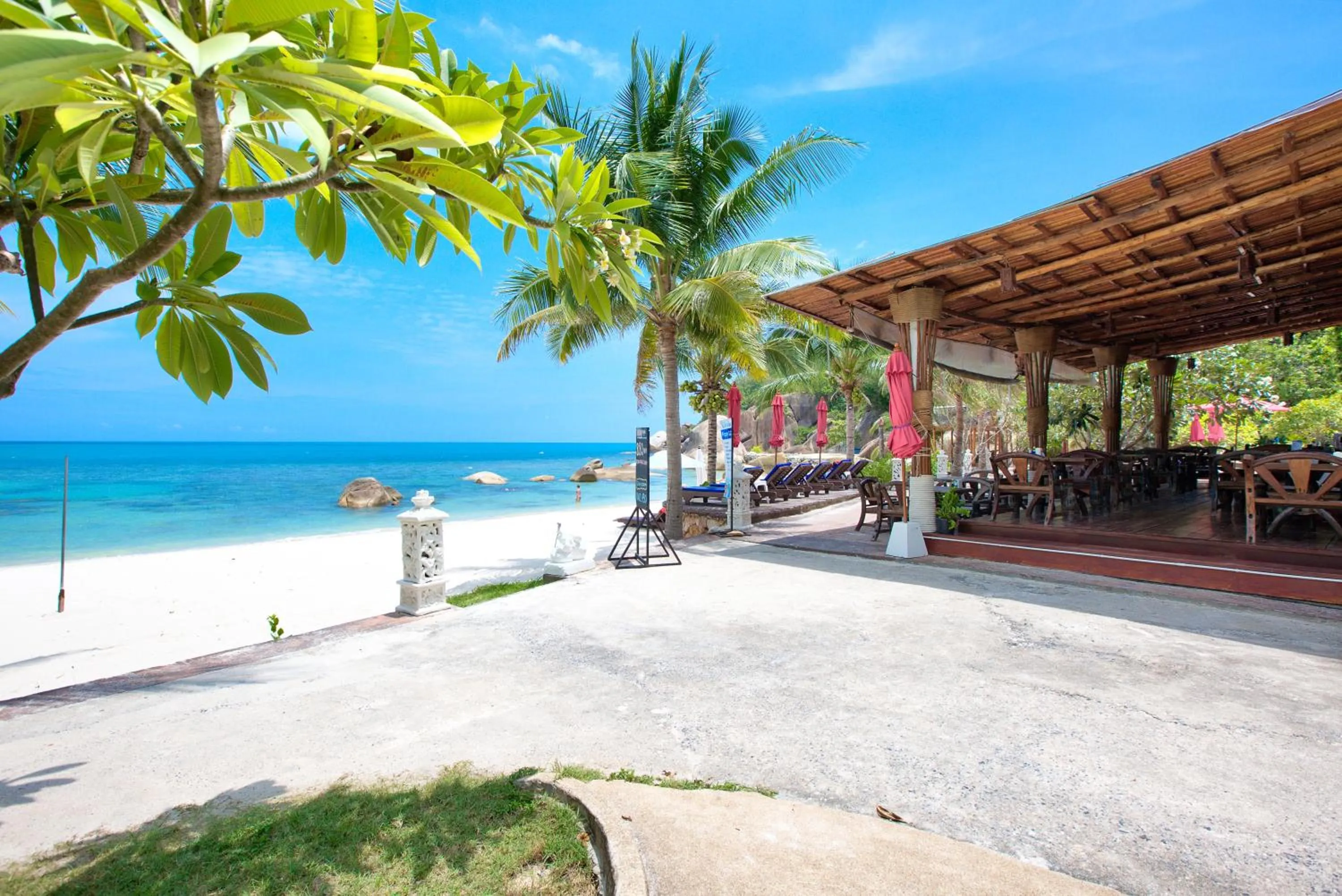 Restaurant/places to eat in Crystal Bay Yacht Club Beach Resort