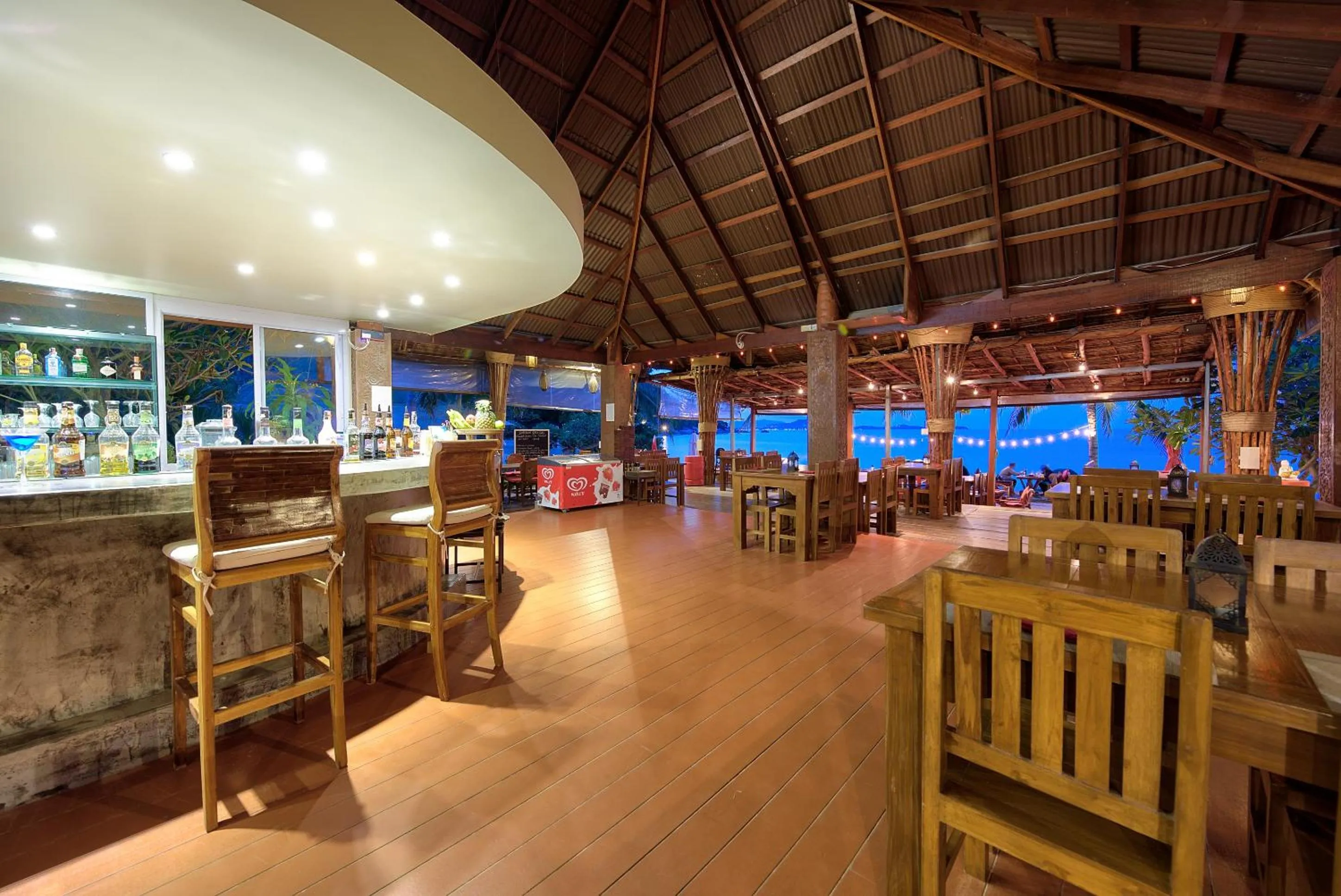 Restaurant/places to eat in Crystal Bay Yacht Club Beach Resort