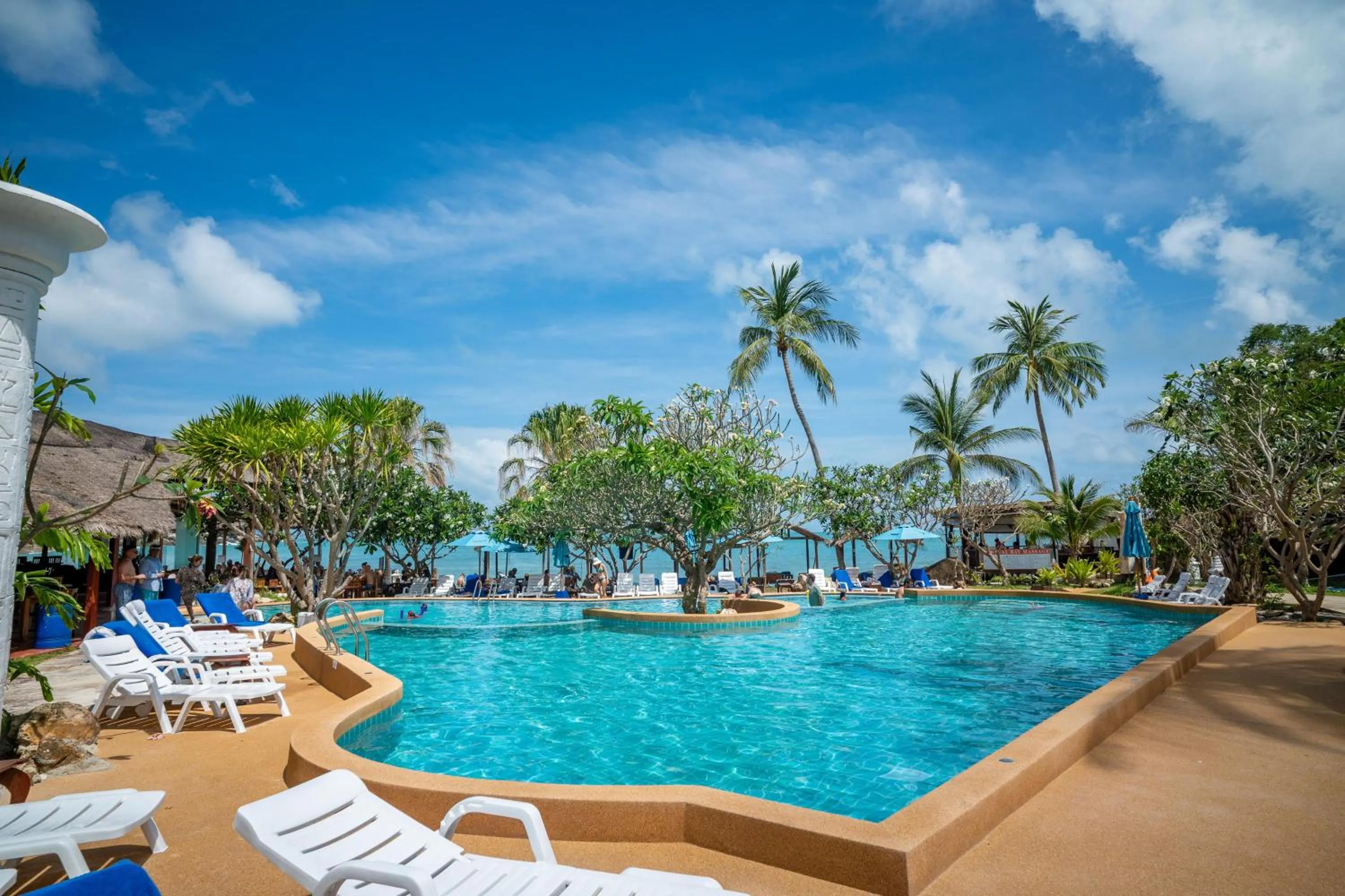 Swimming pool in Crystal Bay Yacht Club Beach Resort