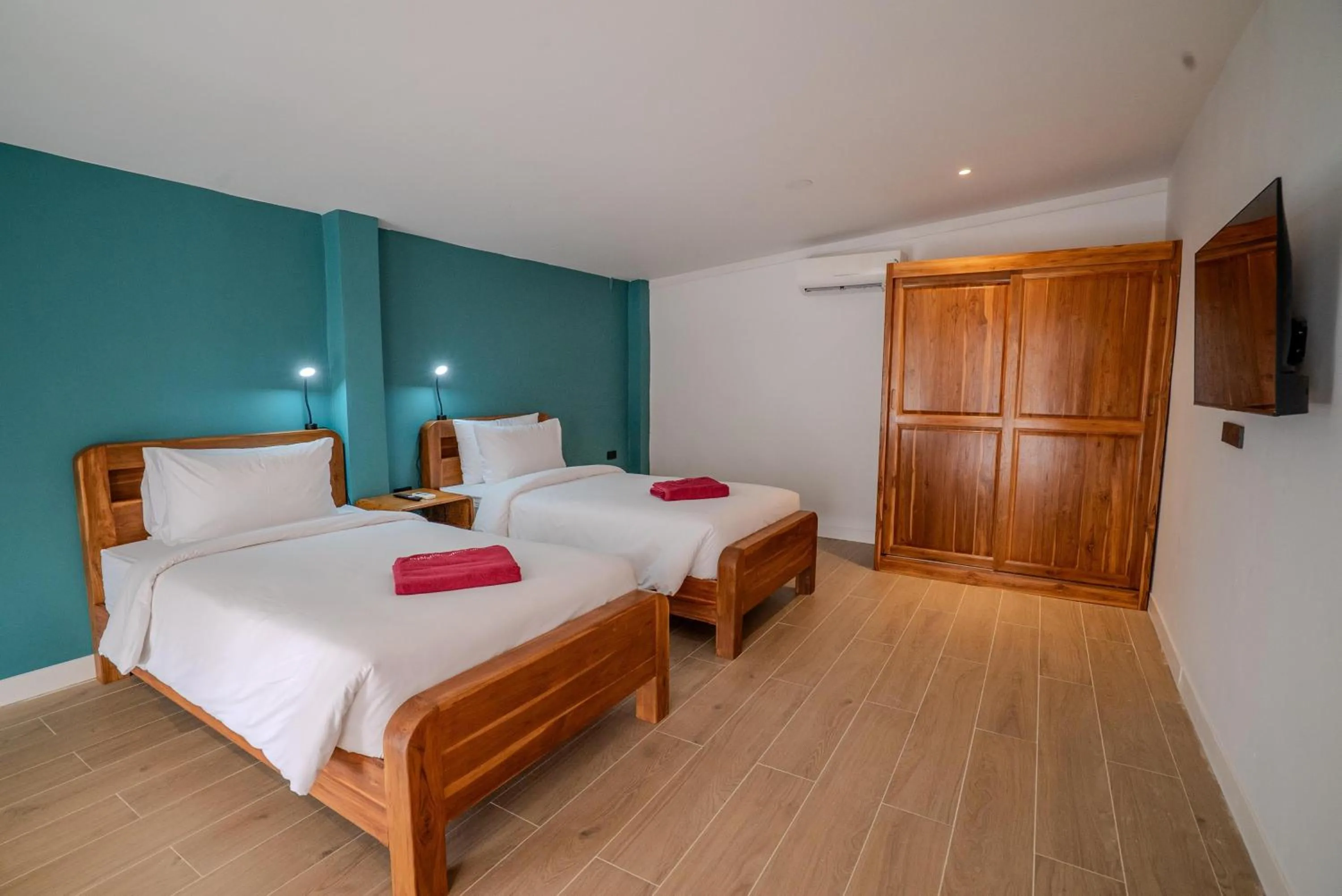 Bedroom, Bed in Crystal Bay Yacht Club Beach Resort