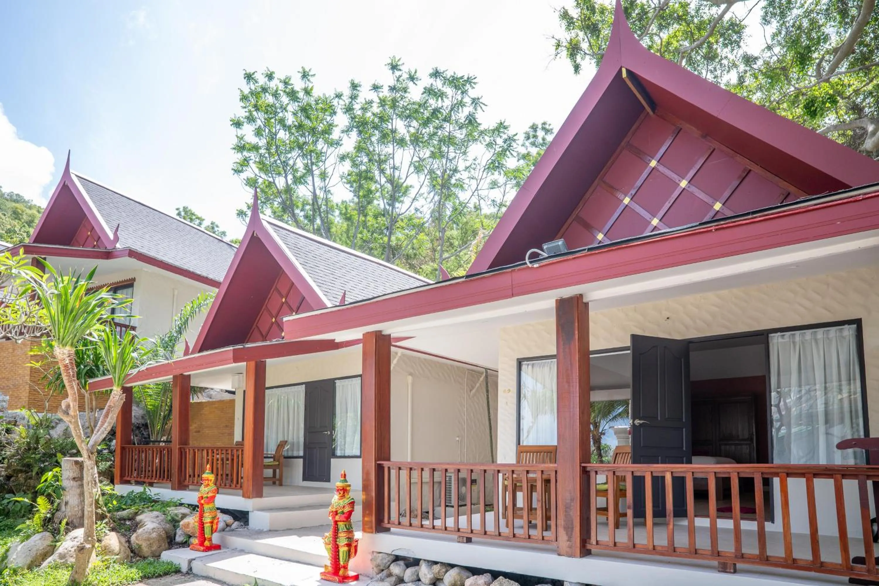 Property building in Crystal Bay Yacht Club Beach Resort