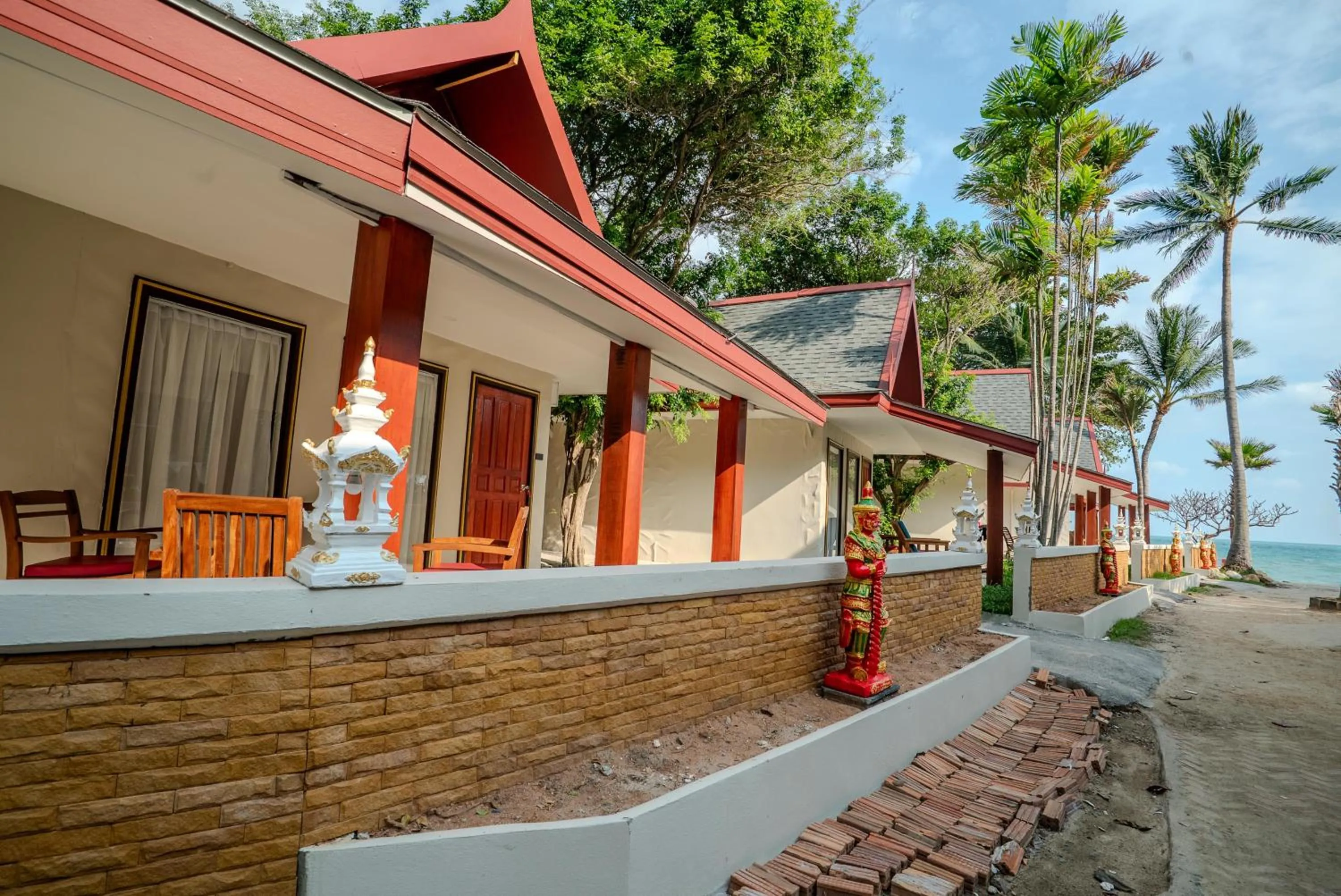 Property building in Crystal Bay Yacht Club Beach Resort