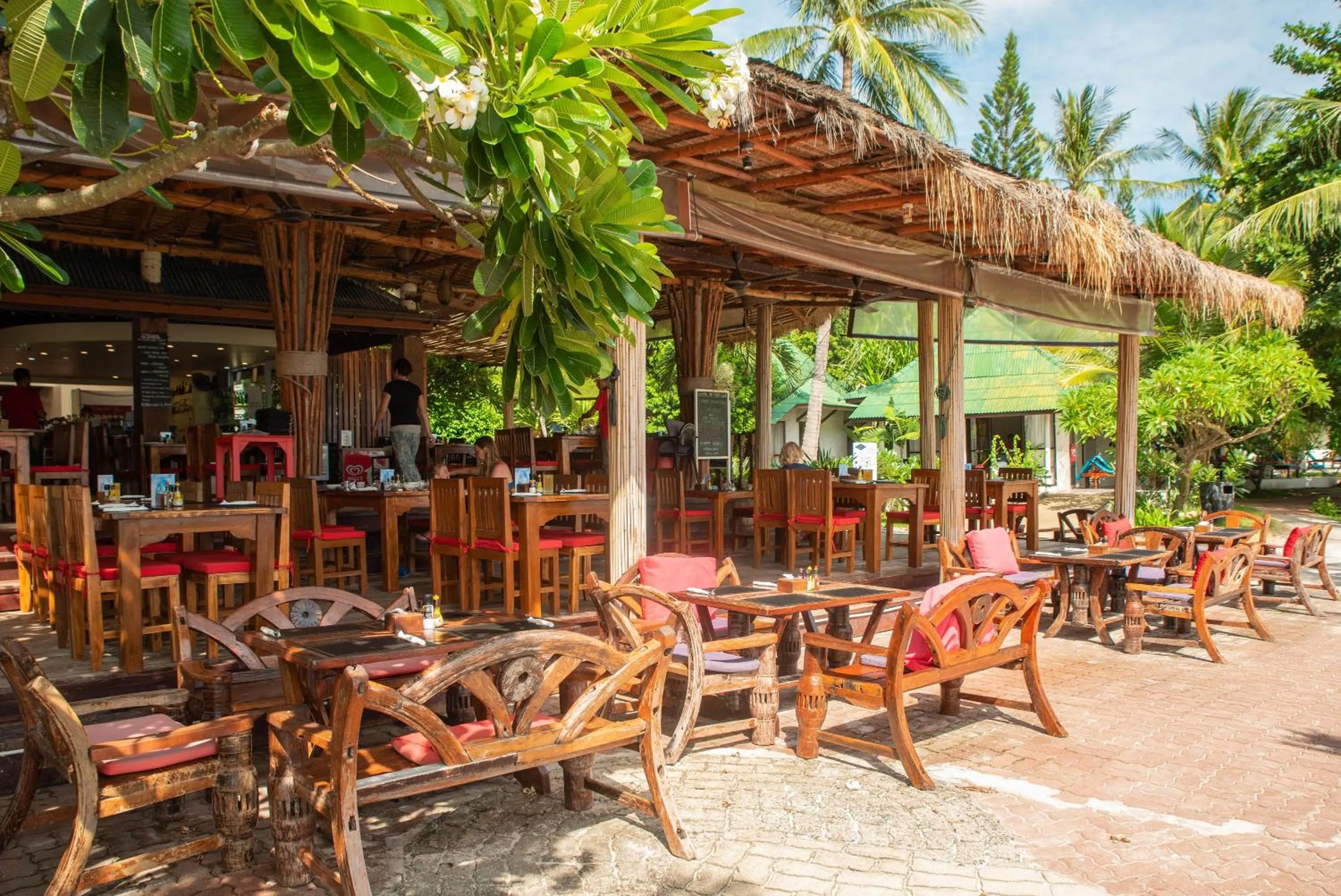 Restaurant/places to eat in Crystal Bay Yacht Club Beach Resort