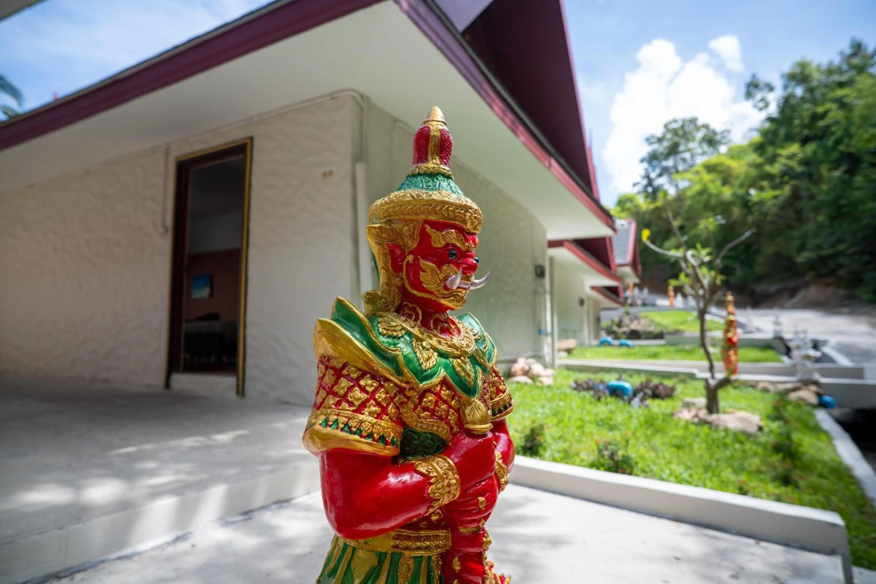 Facade/entrance in Crystal Bay Yacht Club Beach Resort