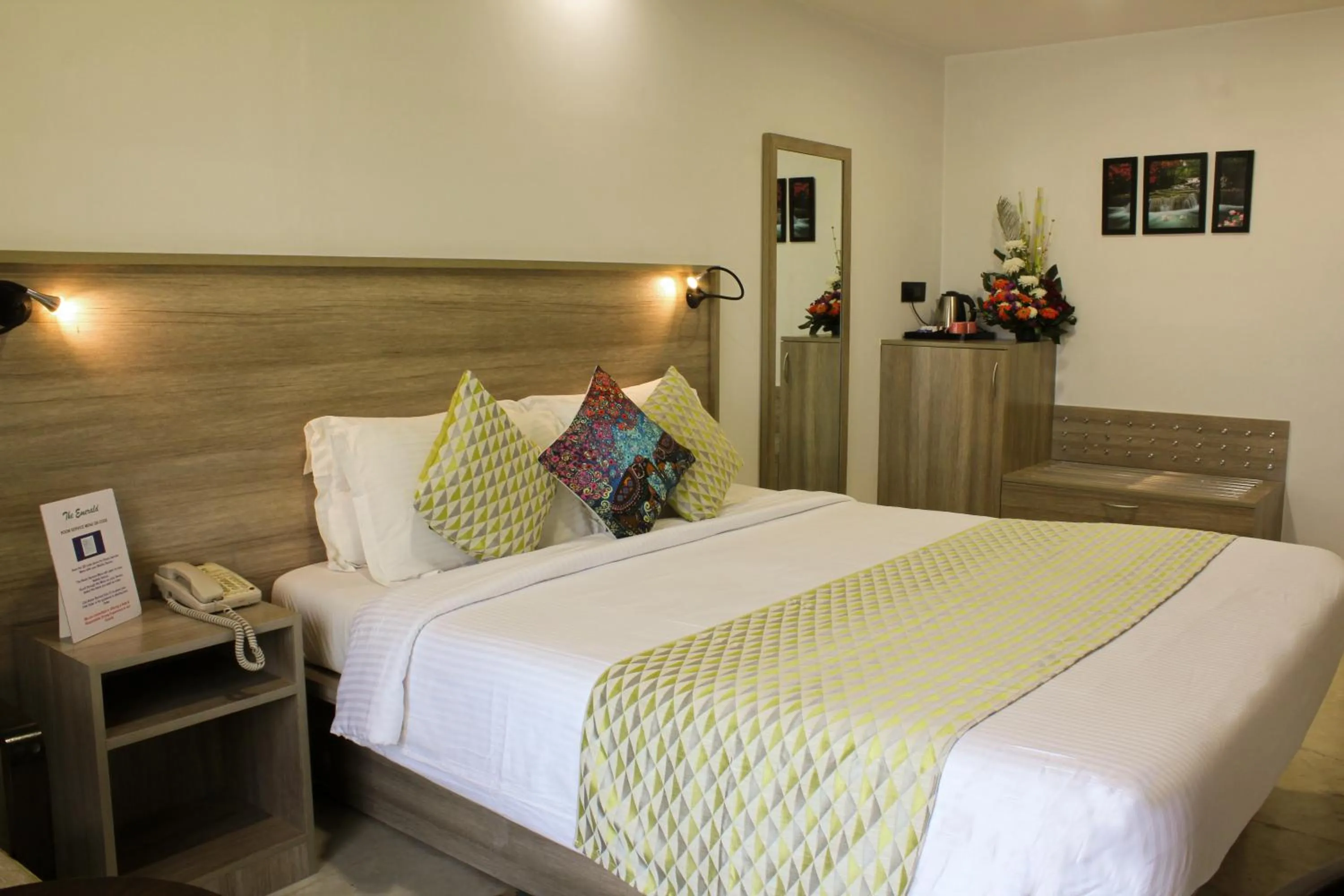 Photo of the whole room, Bed in Regenta Place The Emerald