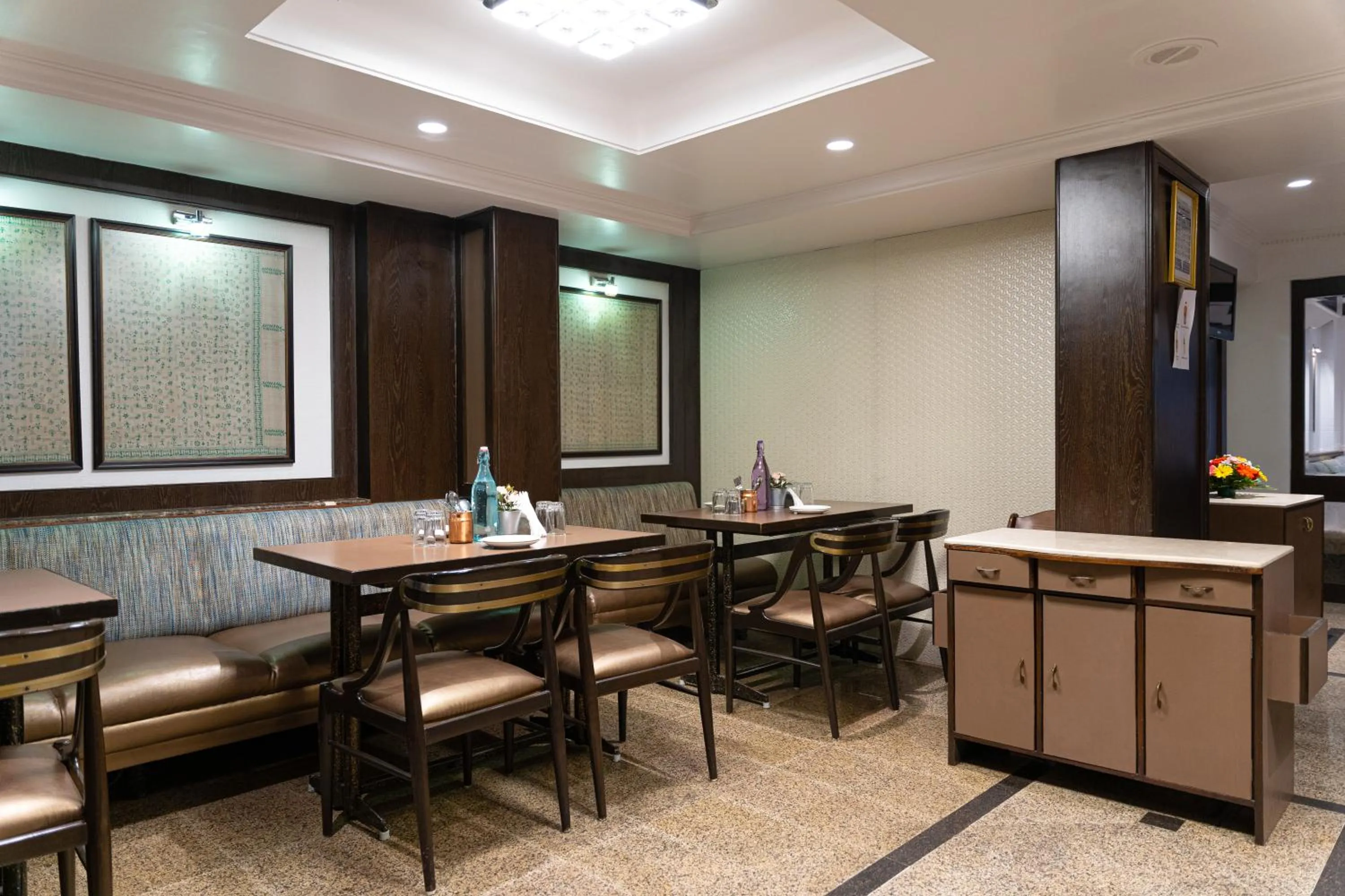 Restaurant/places to eat in Regenta Place The Emerald