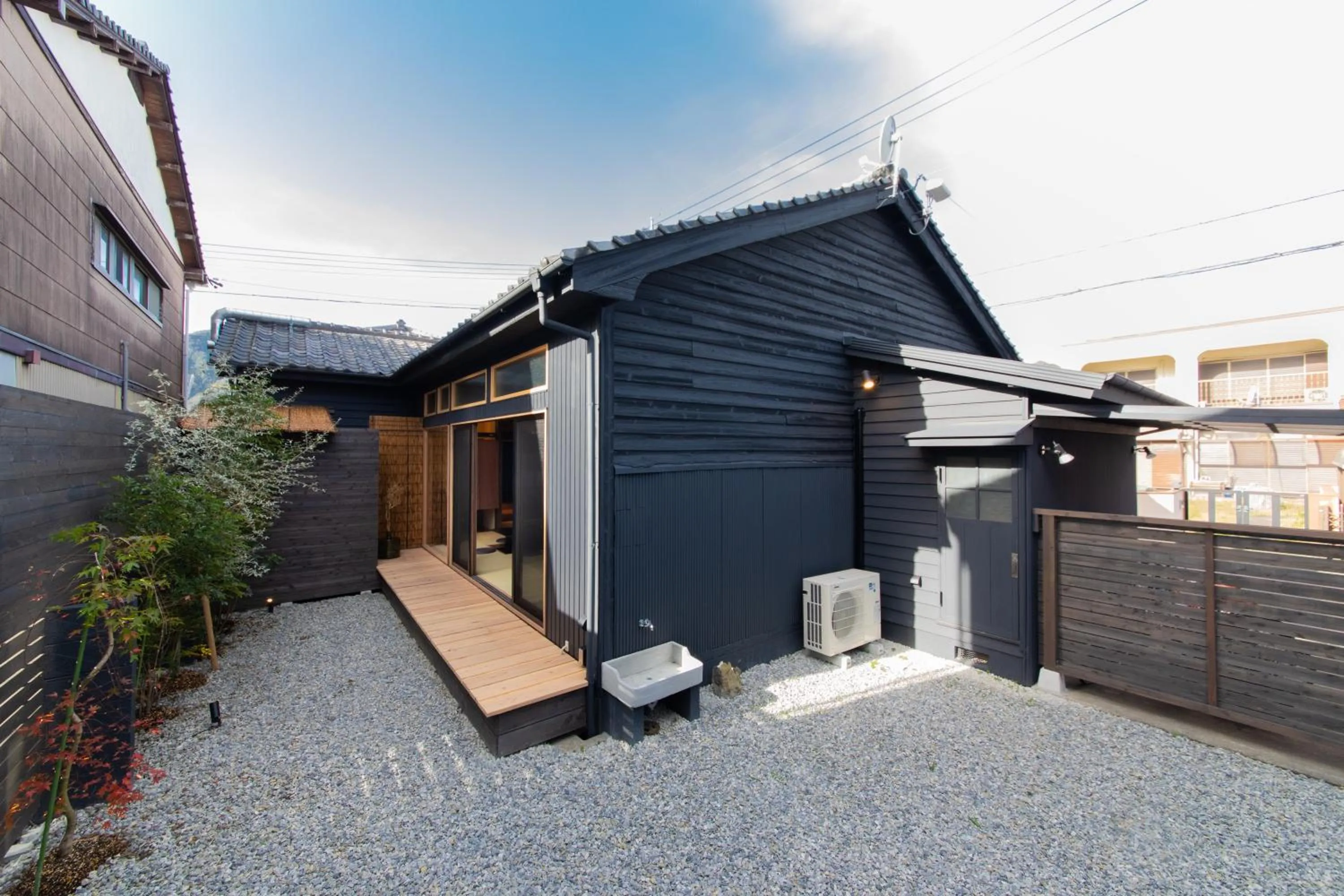 Property building in Nihon Iro