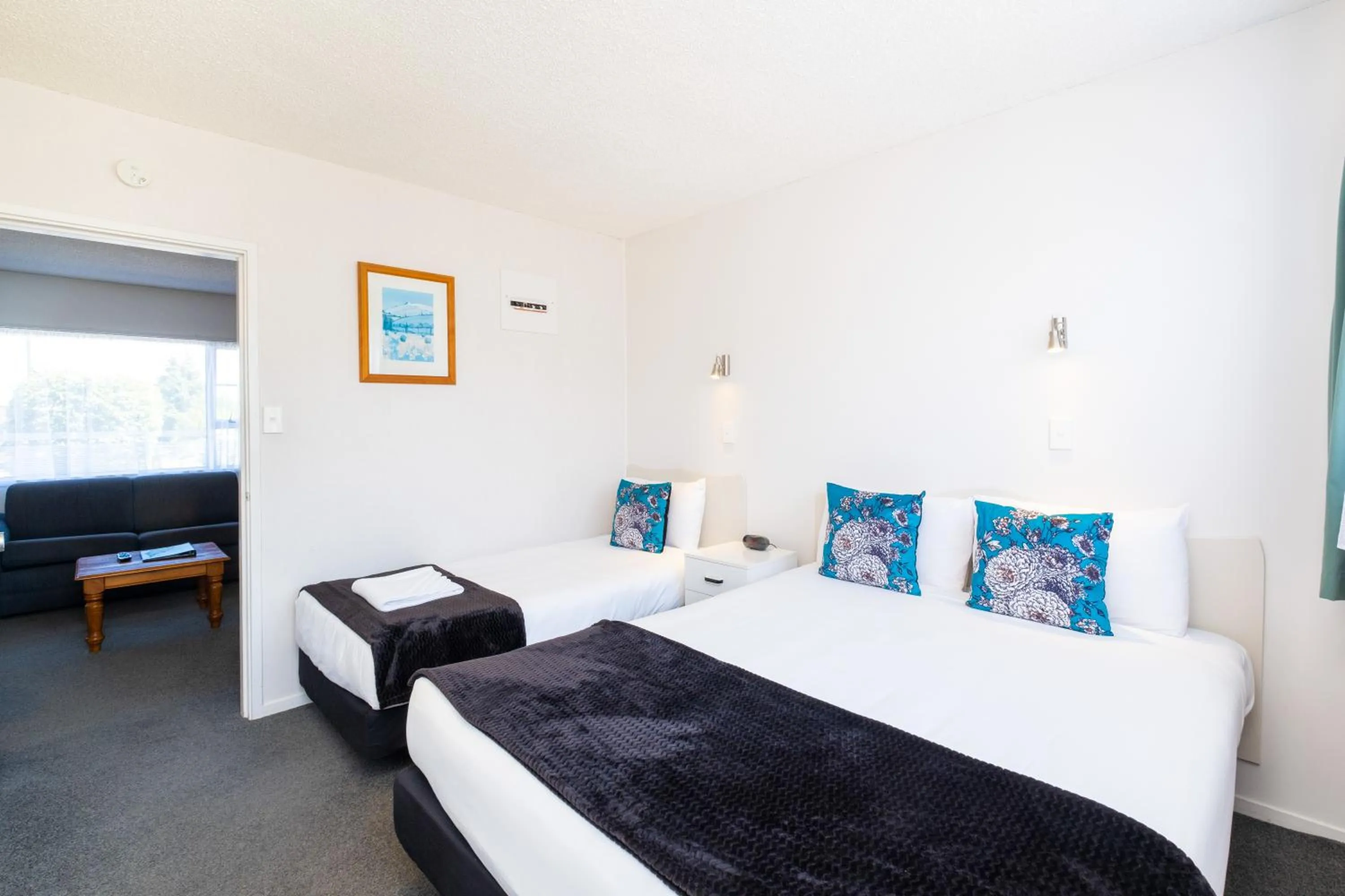 Bedroom, Bed in Chevron Motel