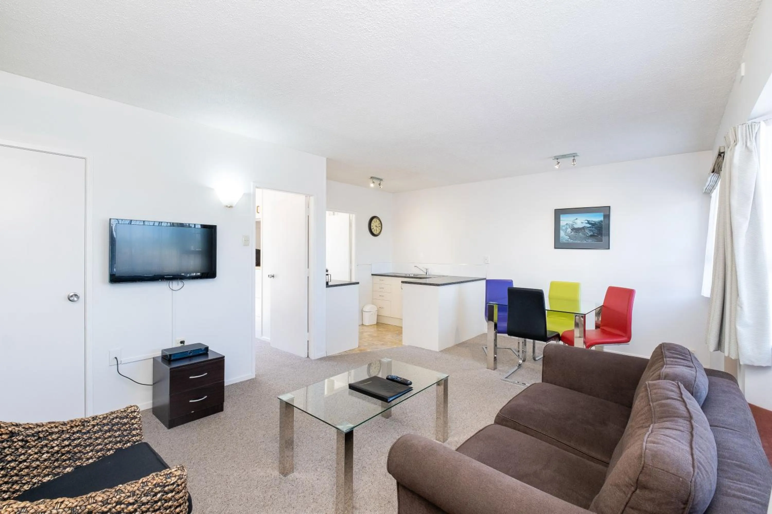 Living room in Chevron Motel