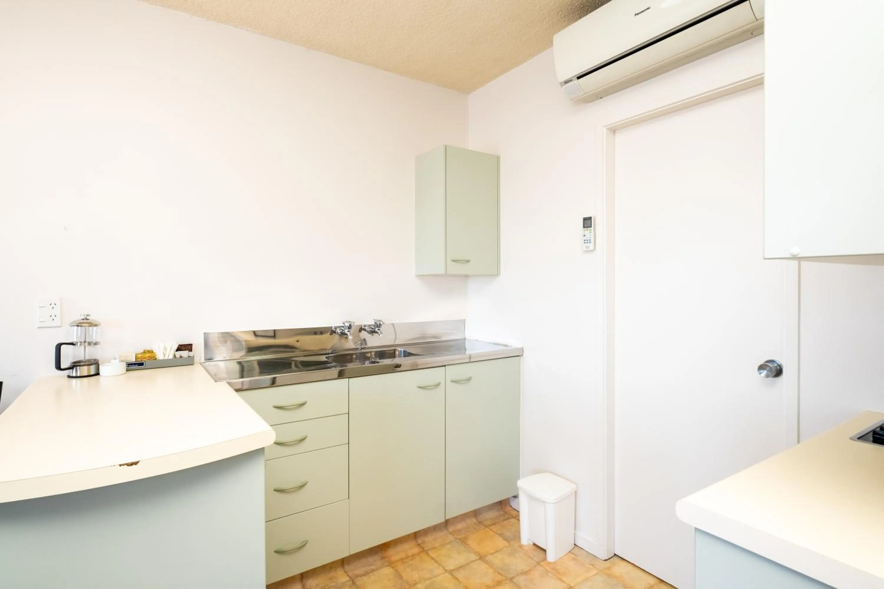 Kitchen or kitchenette in Chevron Motel